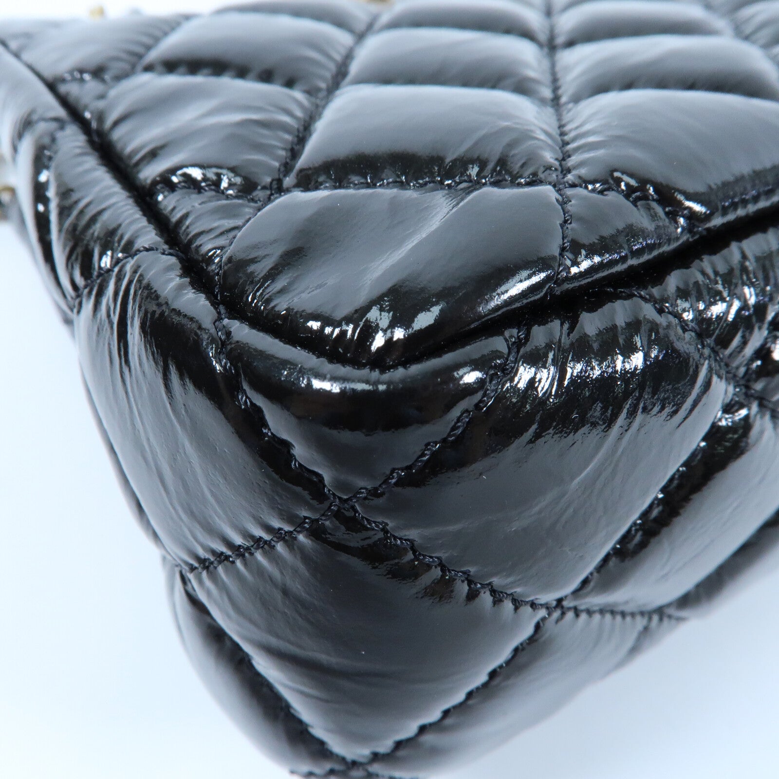 CHANEL 【激減優惠】漆皮皮革Wavy CC Hobo金扣鏈帶肩背袋