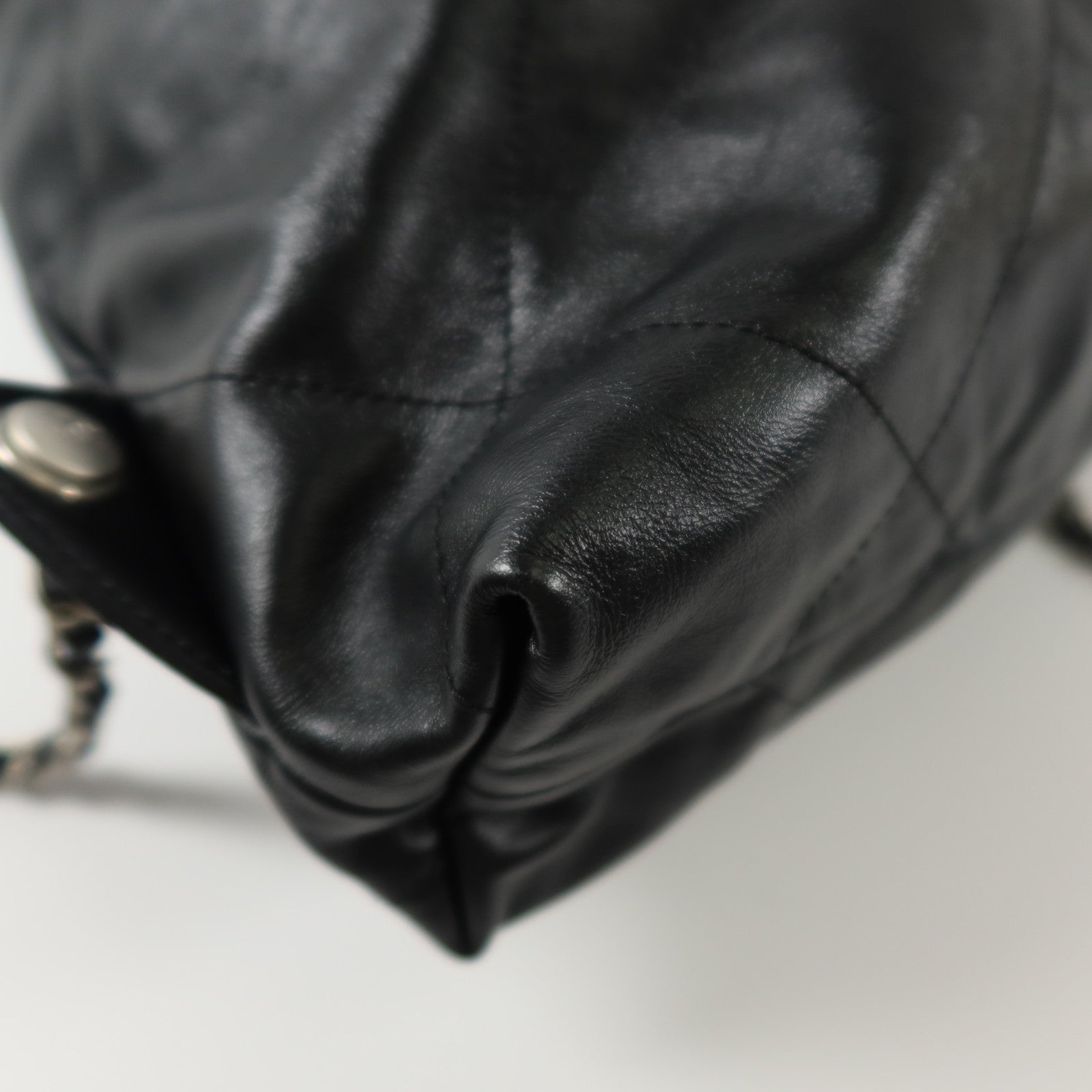 CHANEL 牛皮皮革Chanel 22 Backpack銀扣背包