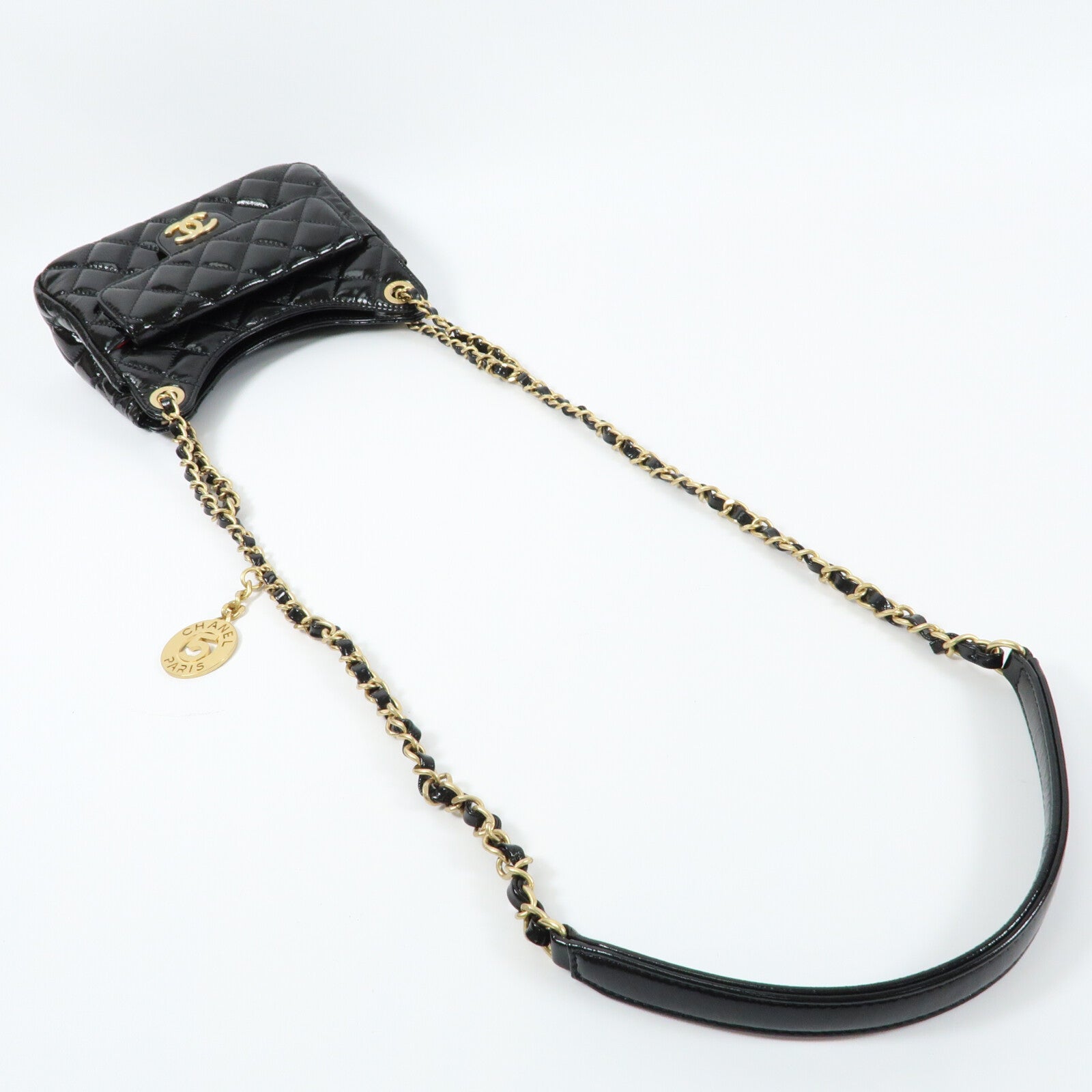 CHANEL 【激減優惠】漆皮皮革Wavy CC Hobo金扣鏈帶肩背袋