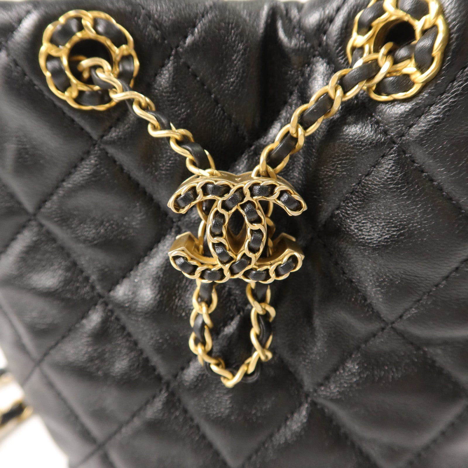 CHANEL 牛皮皮革Bucket Bag鏈帶肩背袋