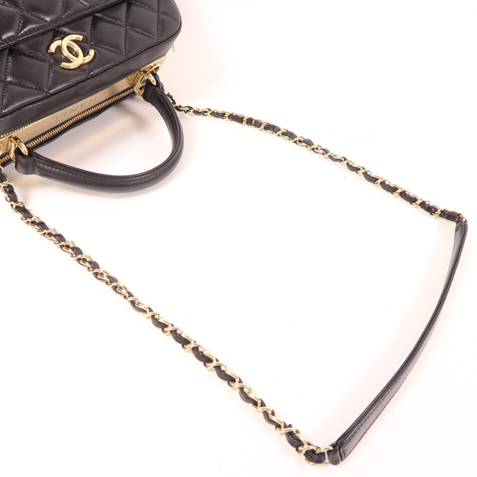 CHANEL 羊皮皮革Trendy CC Bowling金扣鏈帶肩背袋黑色