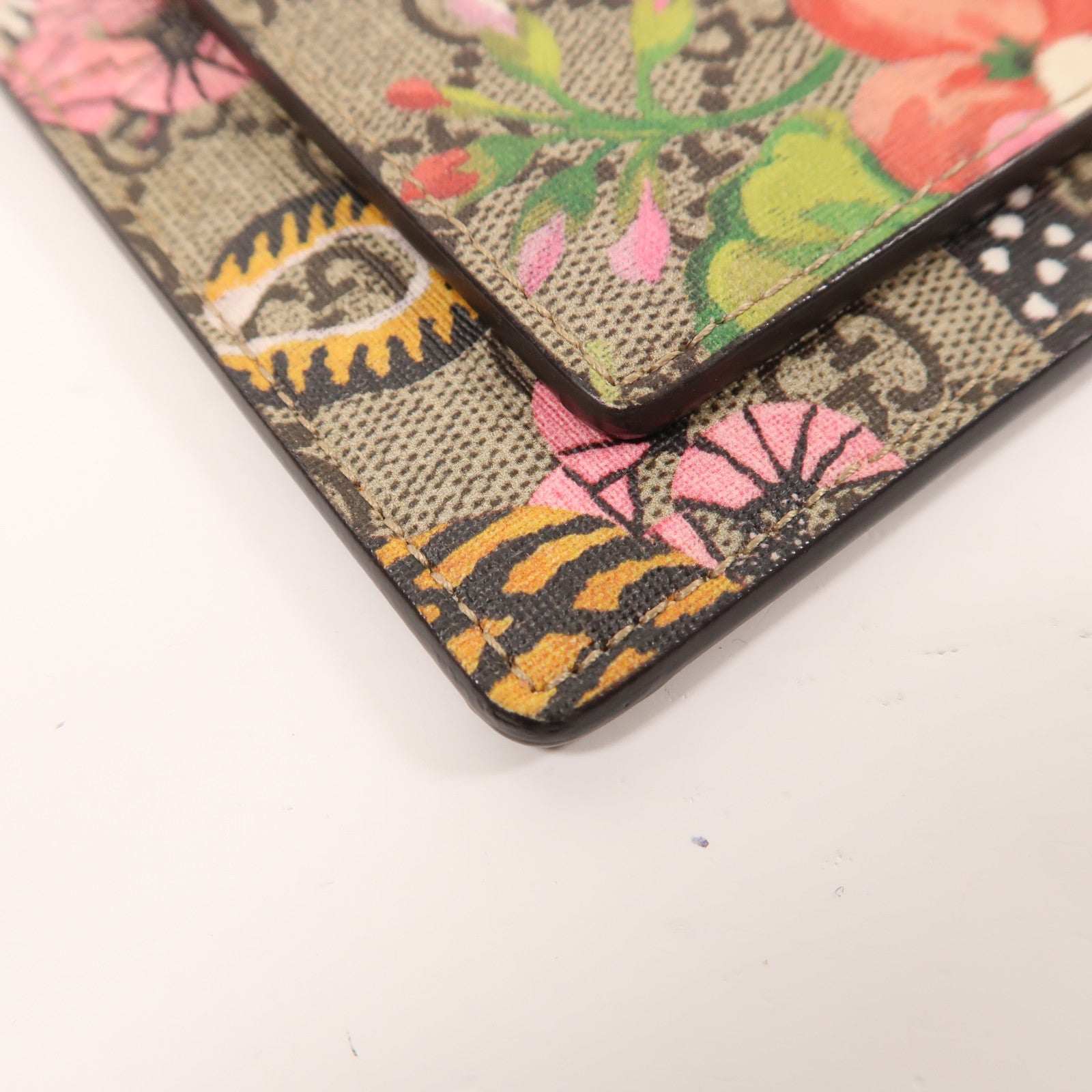 GUCCI 塗層皮革Bengal Tiger Flower金扣肩背袋