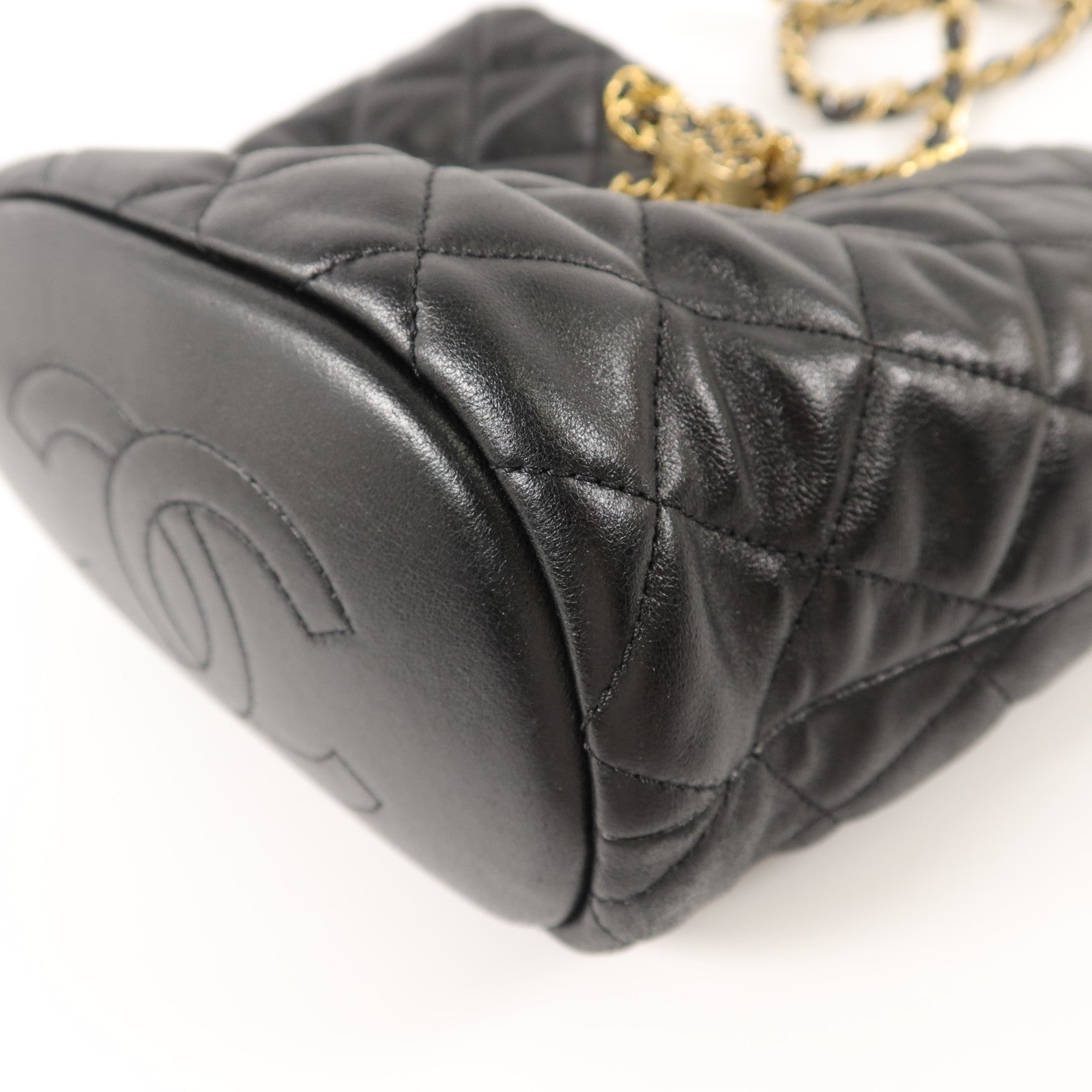 CHANEL 牛皮皮革Bucket Bag鏈帶肩背袋