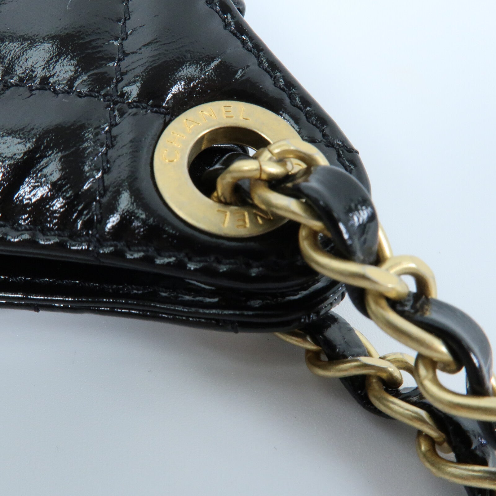 CHANEL 【激減優惠】漆皮皮革Wavy CC Hobo金扣鏈帶肩背袋