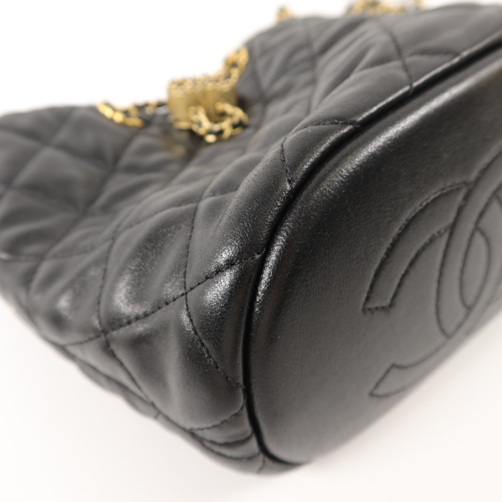 CHANEL 牛皮皮革Bucket Bag鏈帶肩背袋