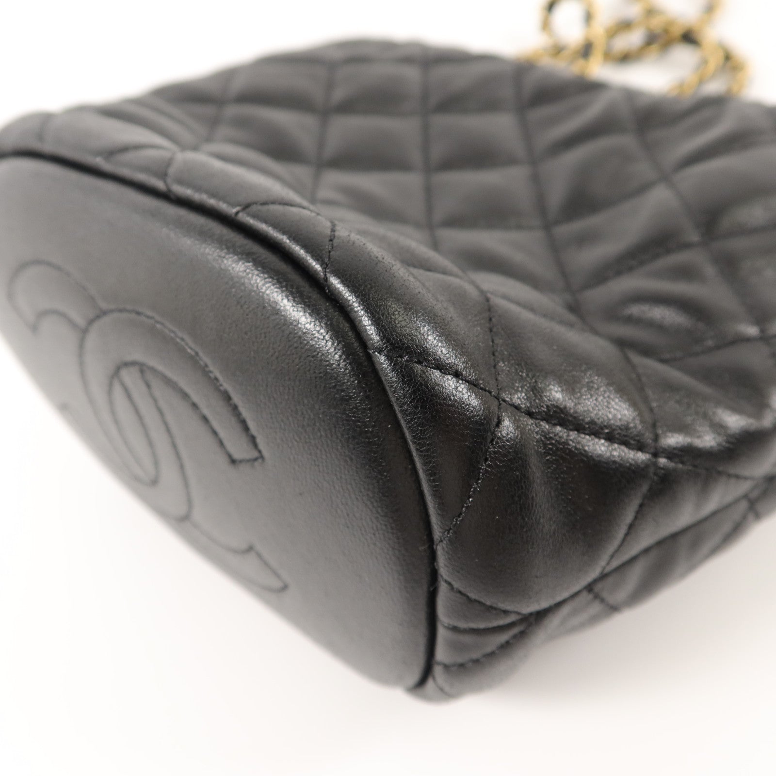 CHANEL 牛皮皮革Bucket Bag鏈帶肩背袋