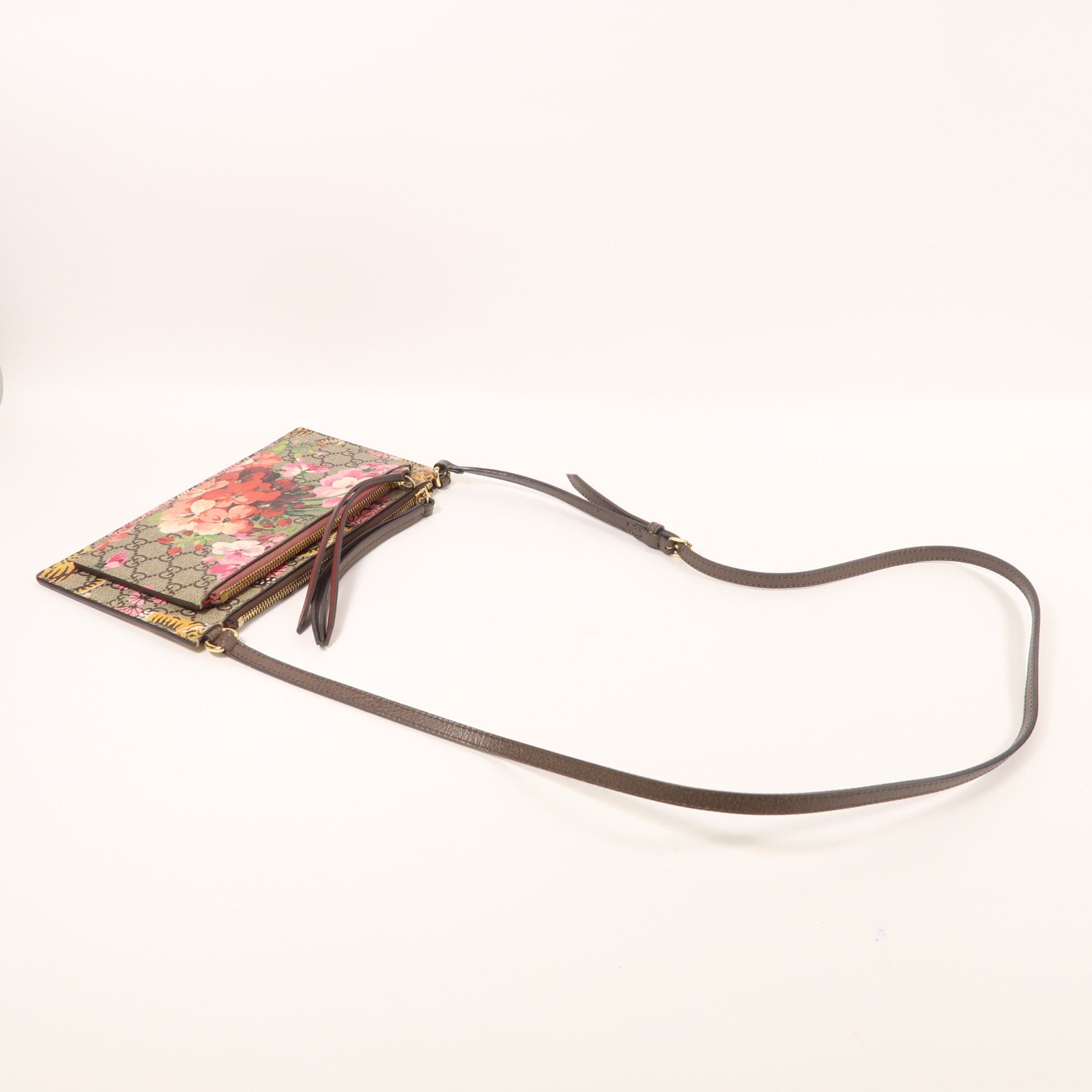 GUCCI 塗層皮革Bengal Tiger Flower金扣肩背袋