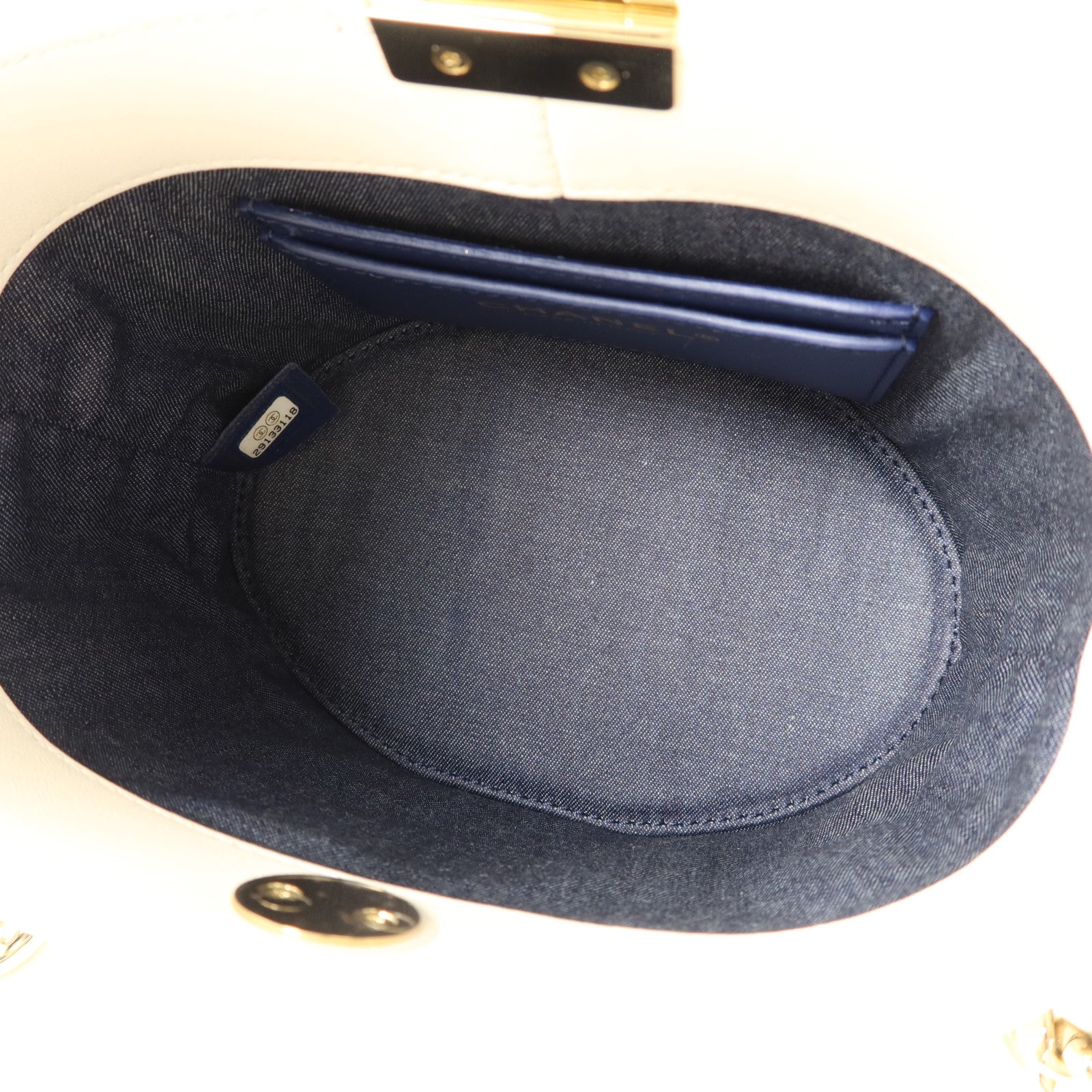 CHANEL 牛皮皮革Shoulder Bag金扣鏈帶肩背袋