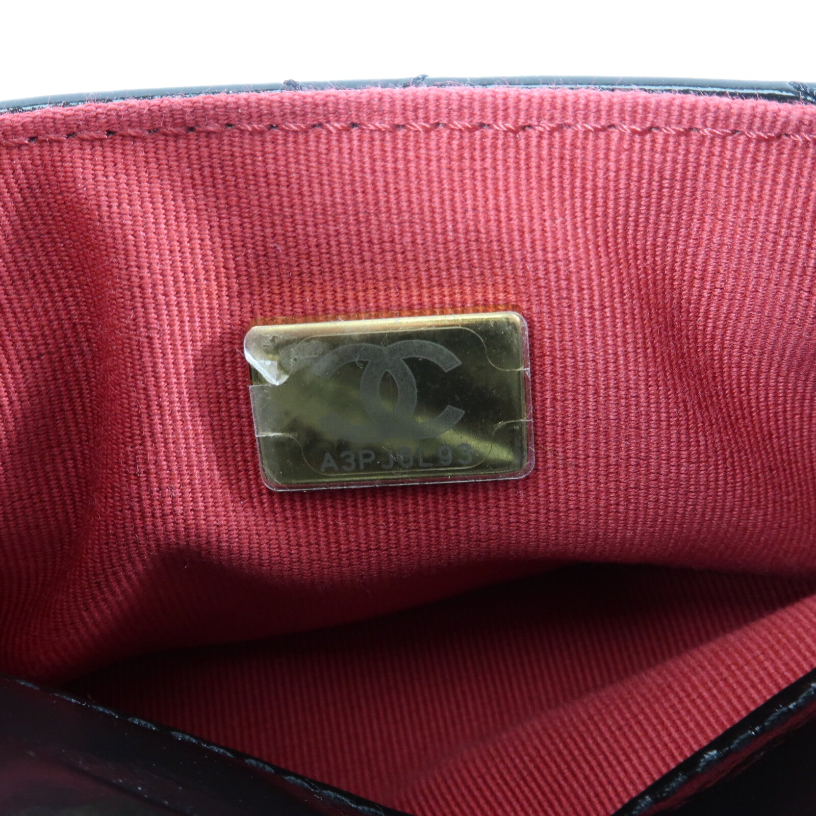 CHANEL 【激減優惠】漆皮皮革Wavy CC Hobo金扣鏈帶肩背袋