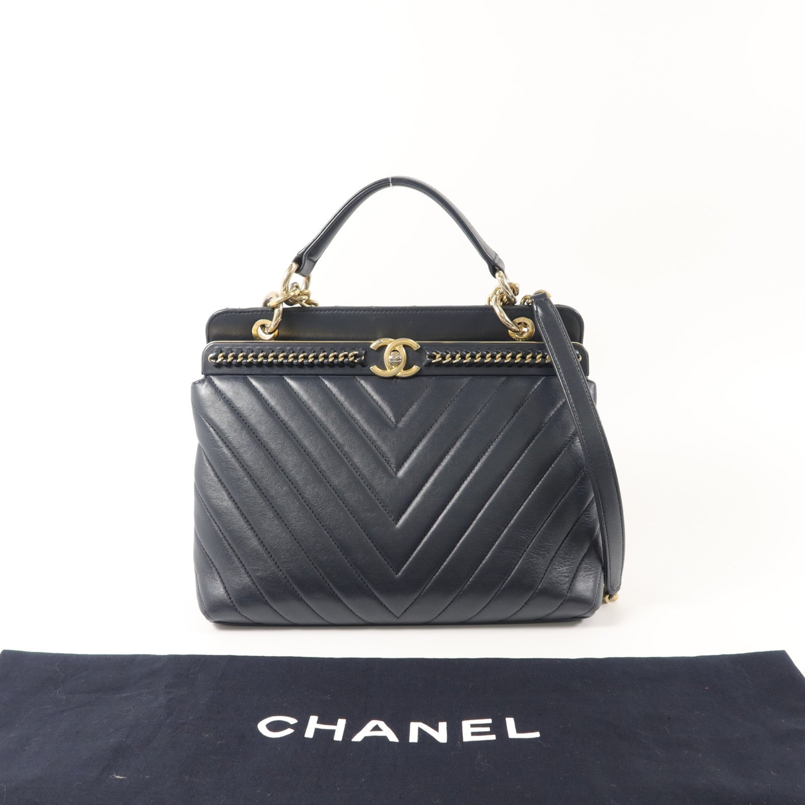 CHANEL 牛皮皮革Chevron V Stitch鏈帶手挽肩背兩用袋