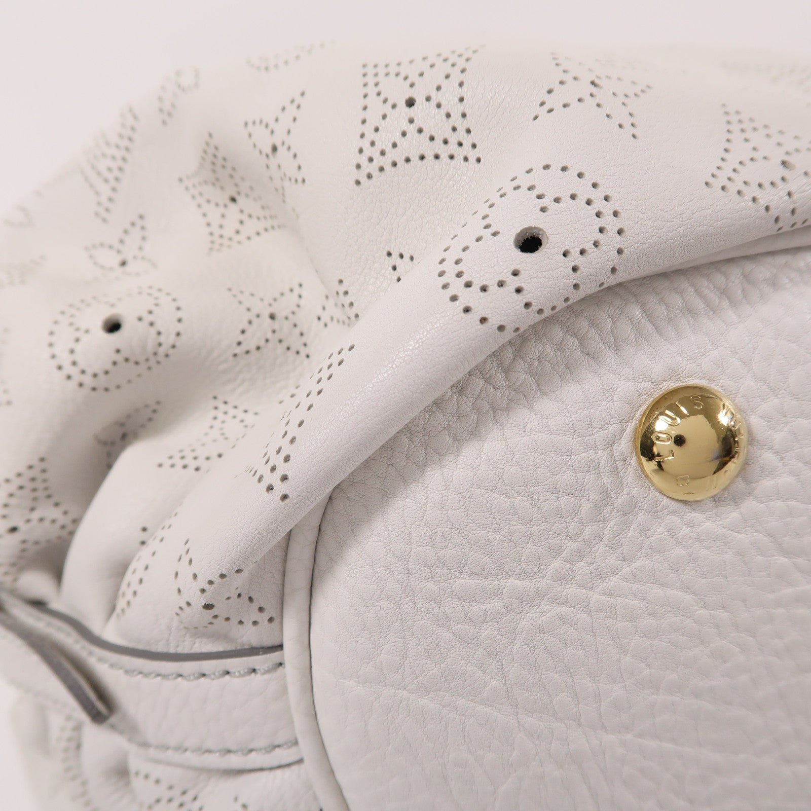 LOUIS VUITTON Mahina Mahina XS Shoulder Bag金扣肩背袋