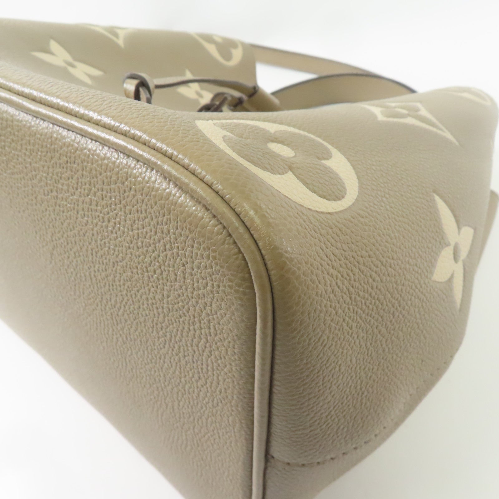 LOUIS VUITTON Monogram Empreinte Neo Noe MM金扣手挽肩背兩用袋米色