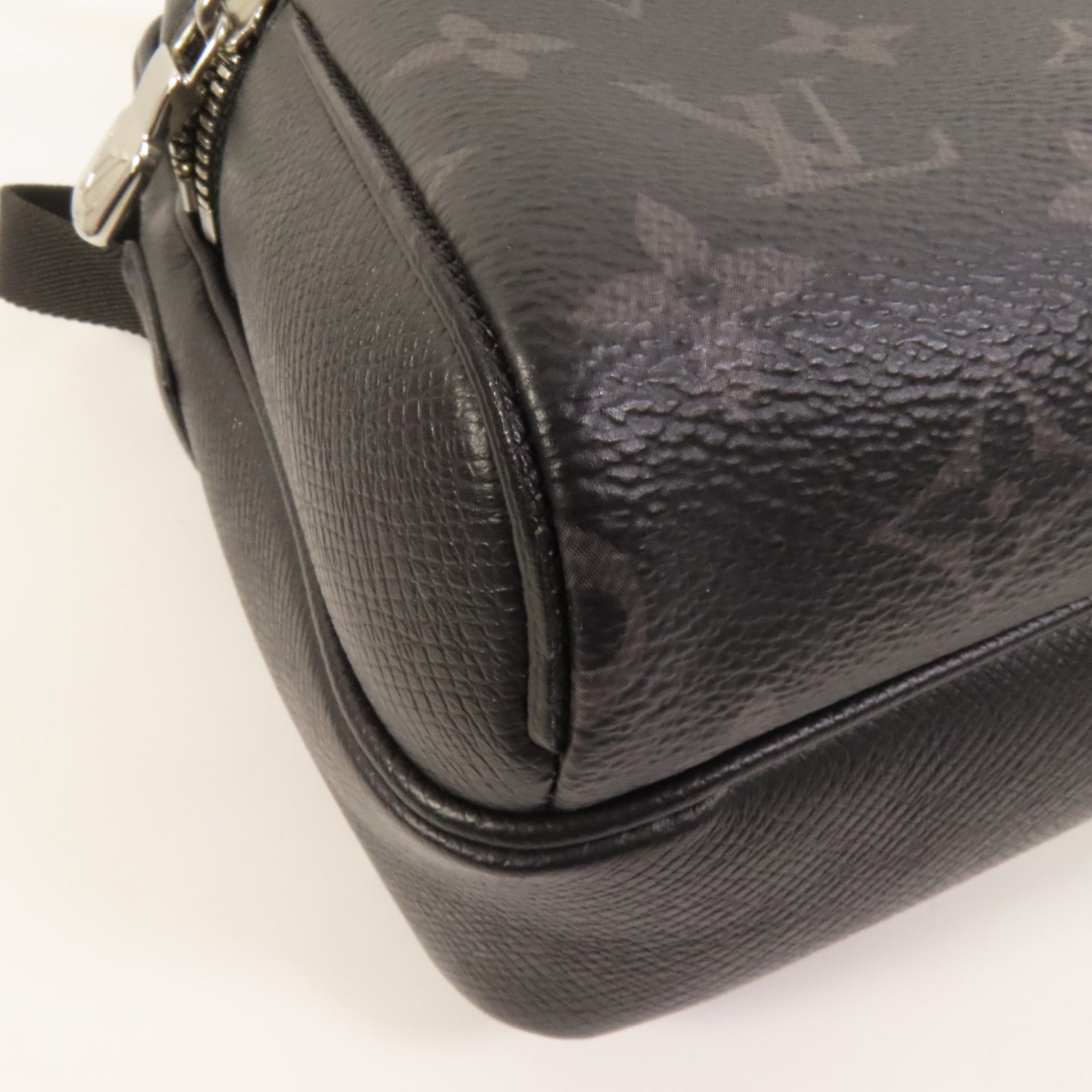 LOUIS VUITTON 【激減優惠】Monogram Eclipse Messenger PM Voyager銀扣肩背袋