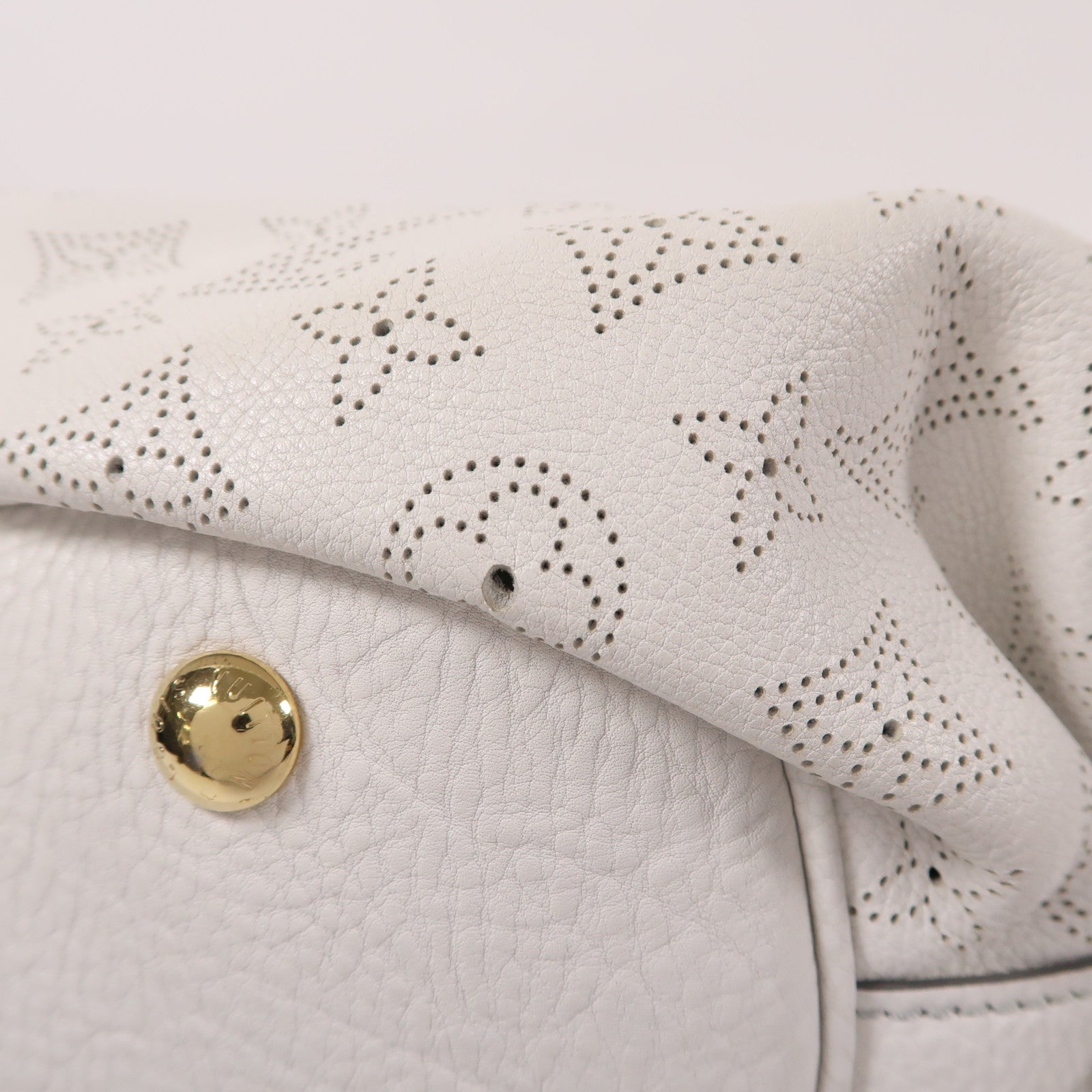 LOUIS VUITTON Mahina Mahina XS Shoulder Bag金扣肩背袋