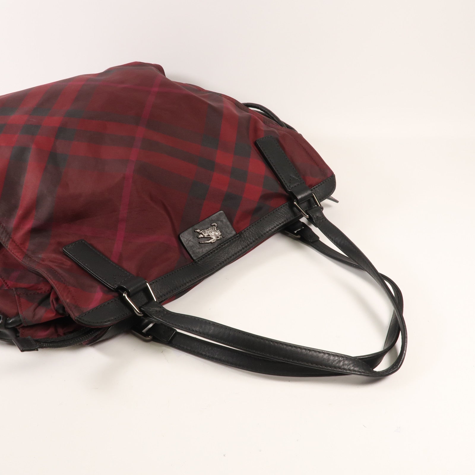 BURBERRY 尼龍Shoulder Bag銀扣肩背袋