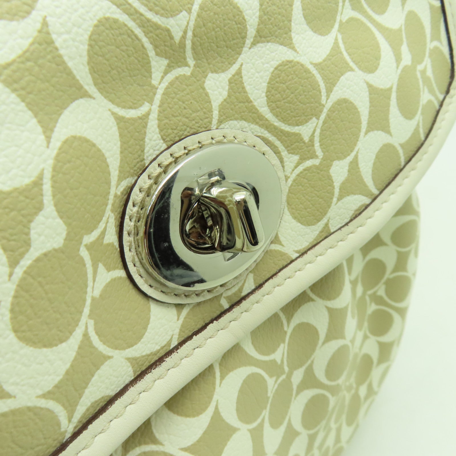 COACH 【清倉大減價】塗層帆布Tote Bag銀扣手挽袋白色/米色