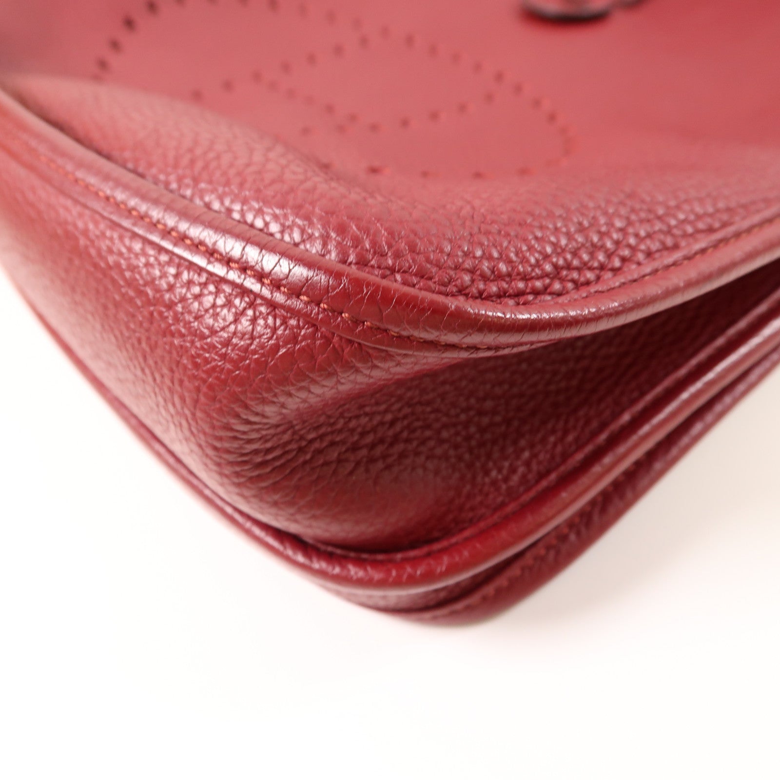 HERMES Clemence皮革Evelyne PM銀扣肩背袋Rubis