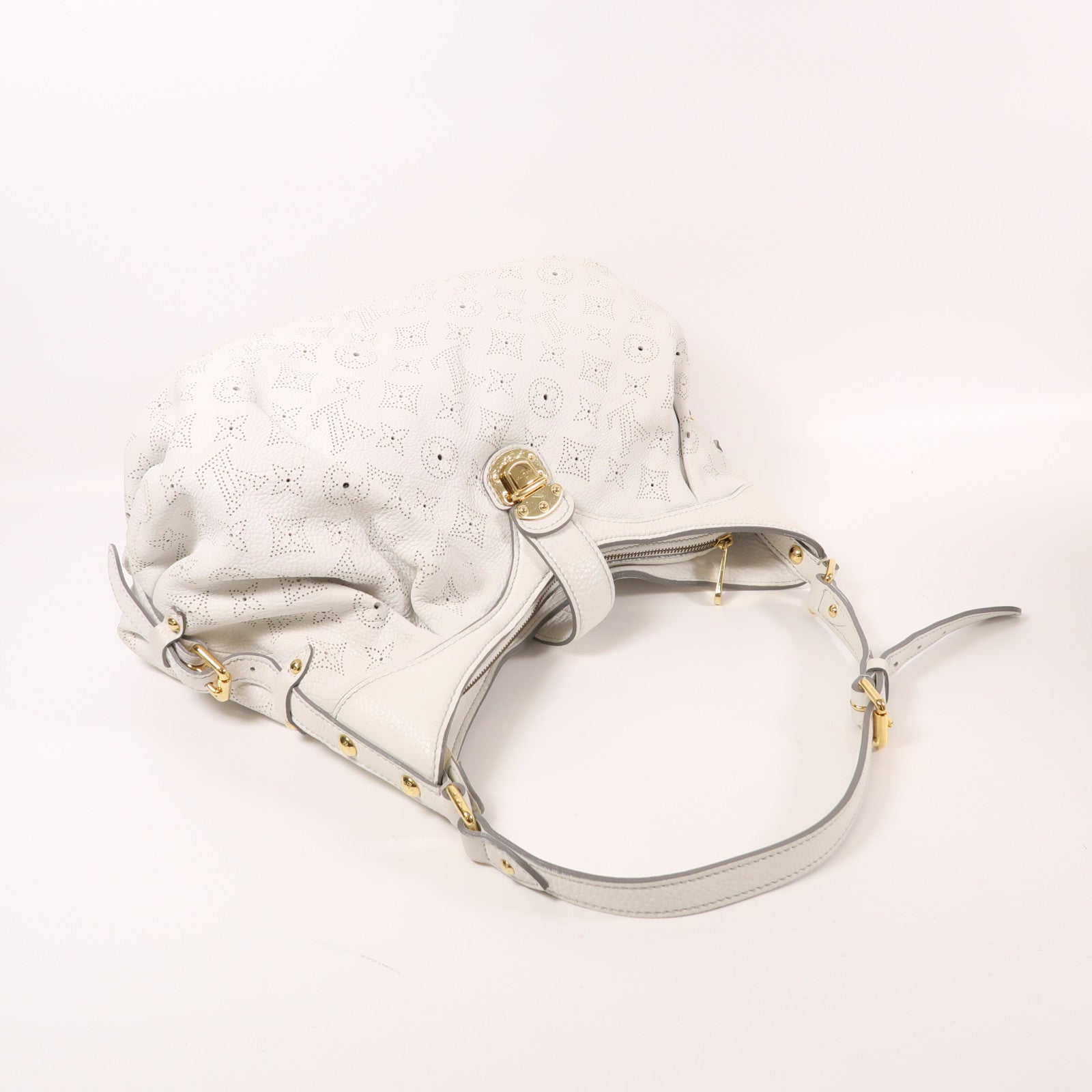 LOUIS VUITTON Mahina Mahina XS Shoulder Bag金扣肩背袋
