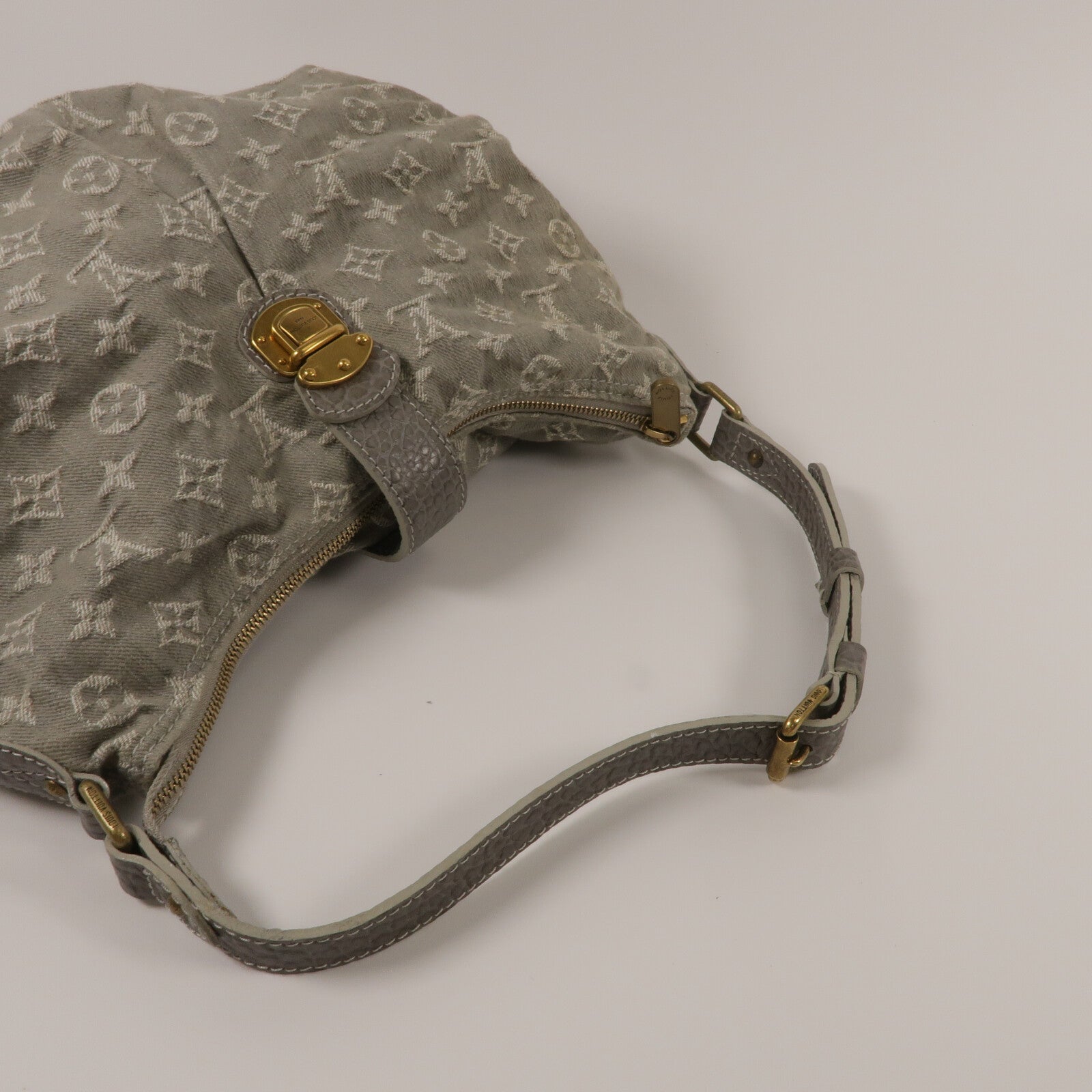 LOUIS VUITTON Mono-Denim Slightly肩背袋