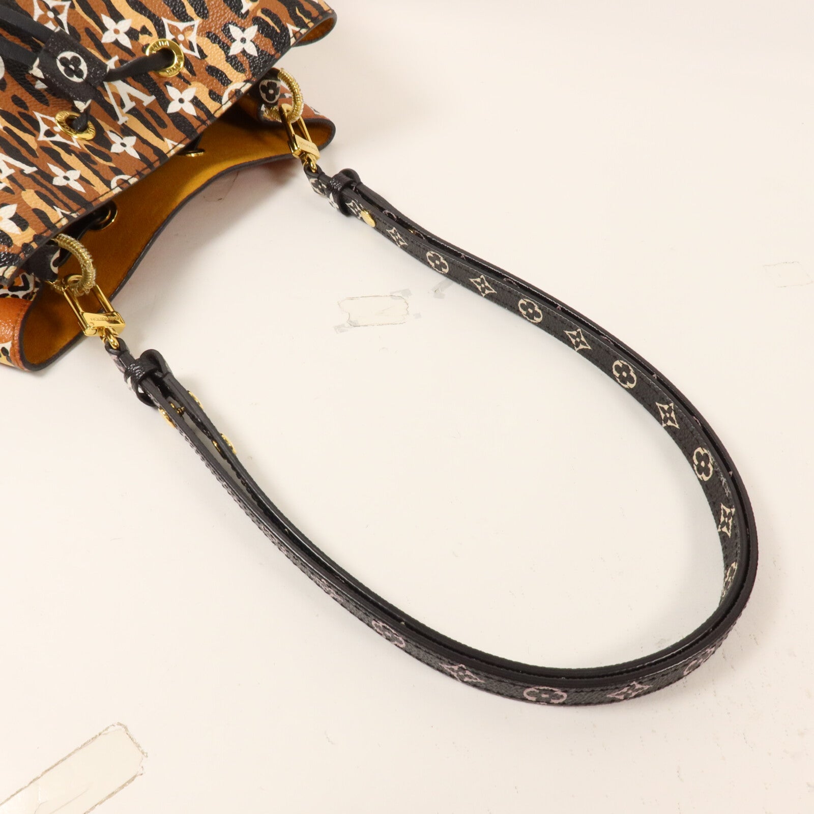 LOUIS VUITTON Monogram Jungle NeoNoe MM肩背袋