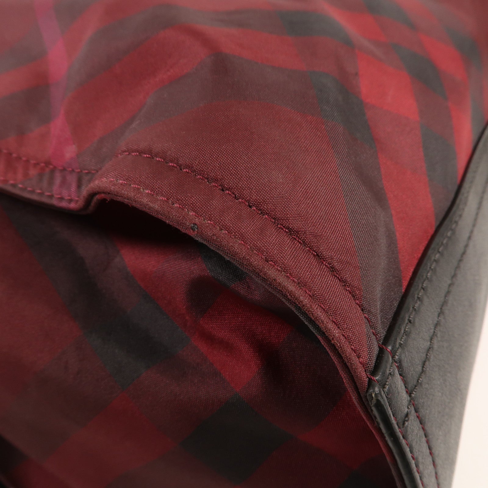 BURBERRY 尼龍Shoulder Bag銀扣肩背袋