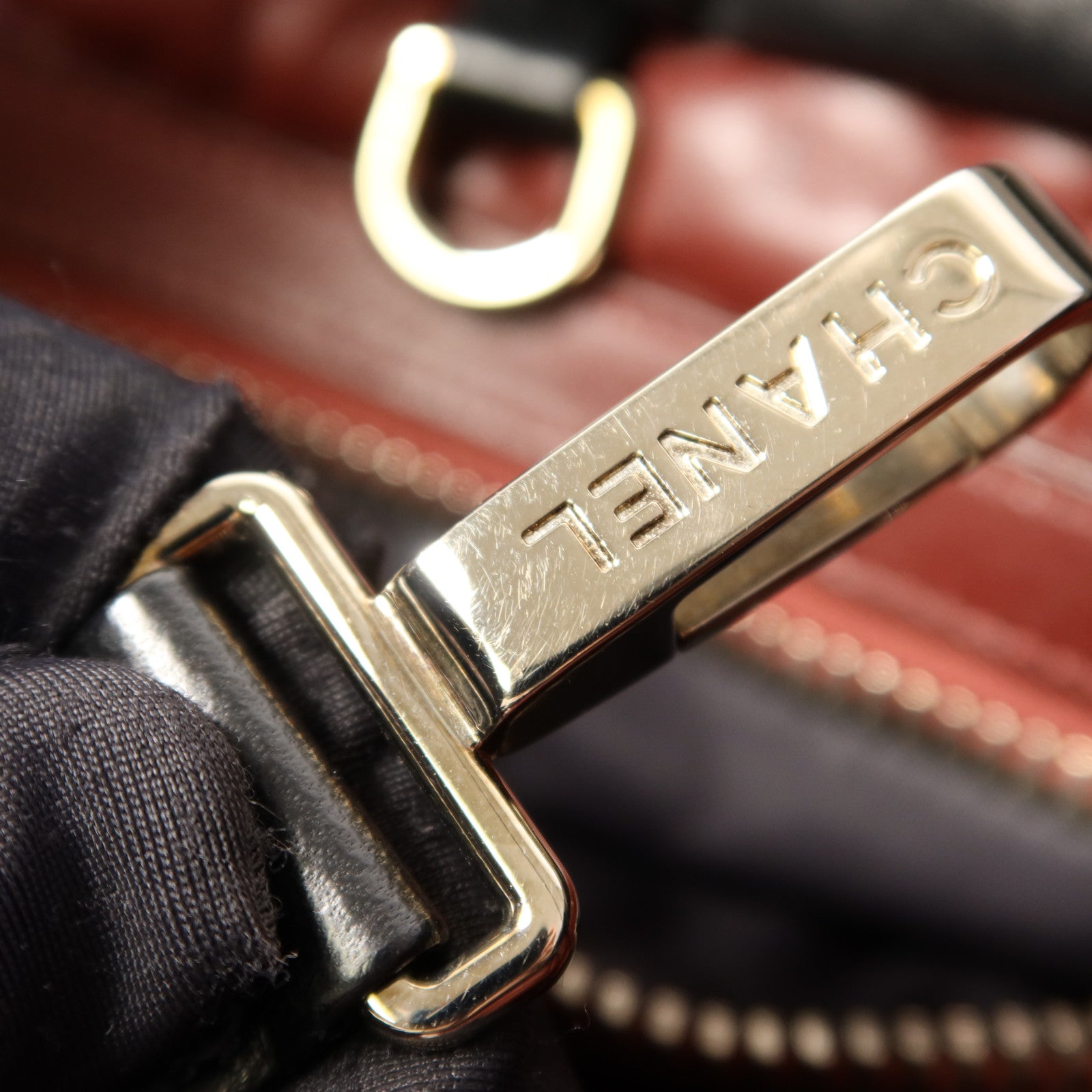 CHANEL 尼龍Coco Cocoon銀扣手挽袋