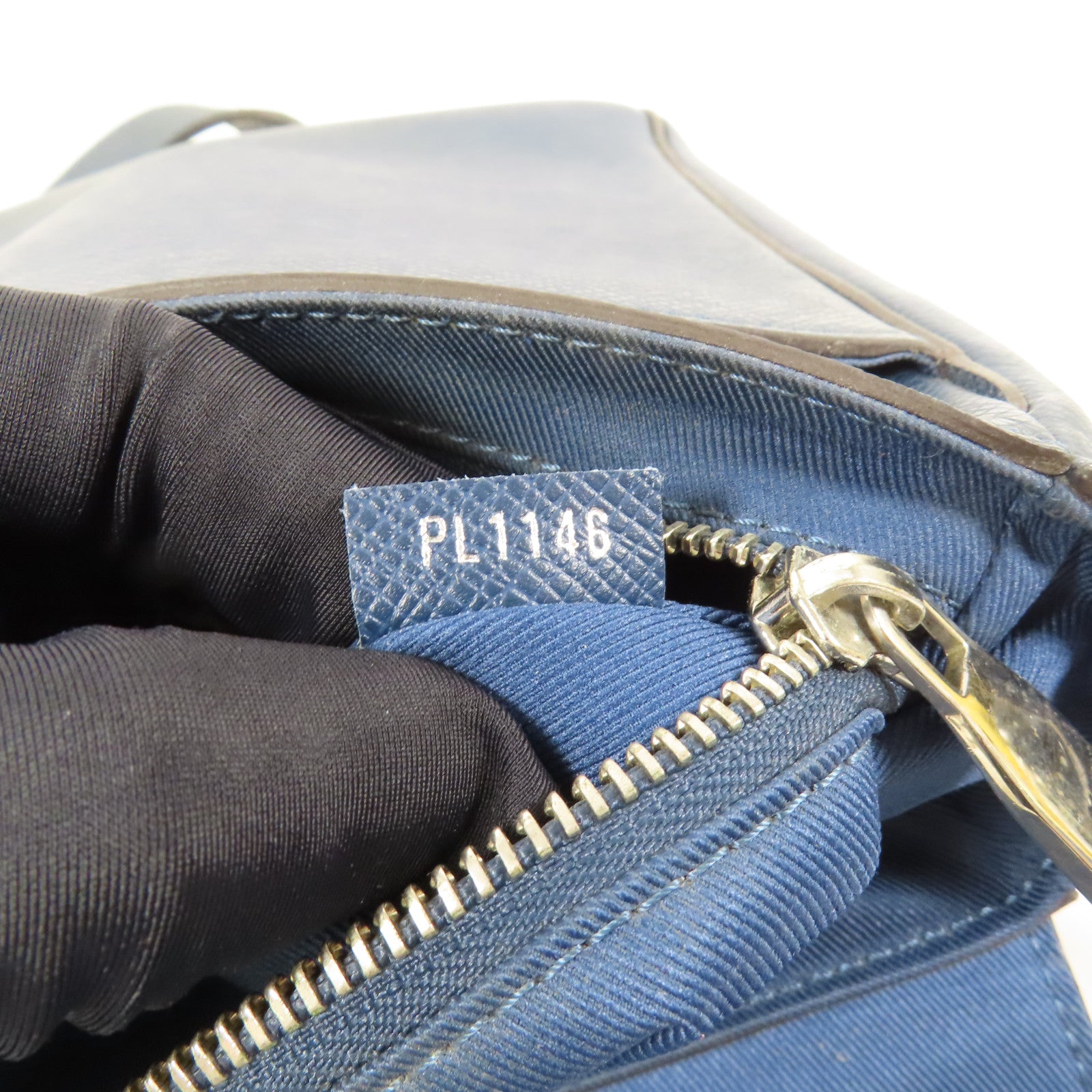 LOUIS VUITTON LV SHW Roman Shoulder Bag M32824 Taiga Blue