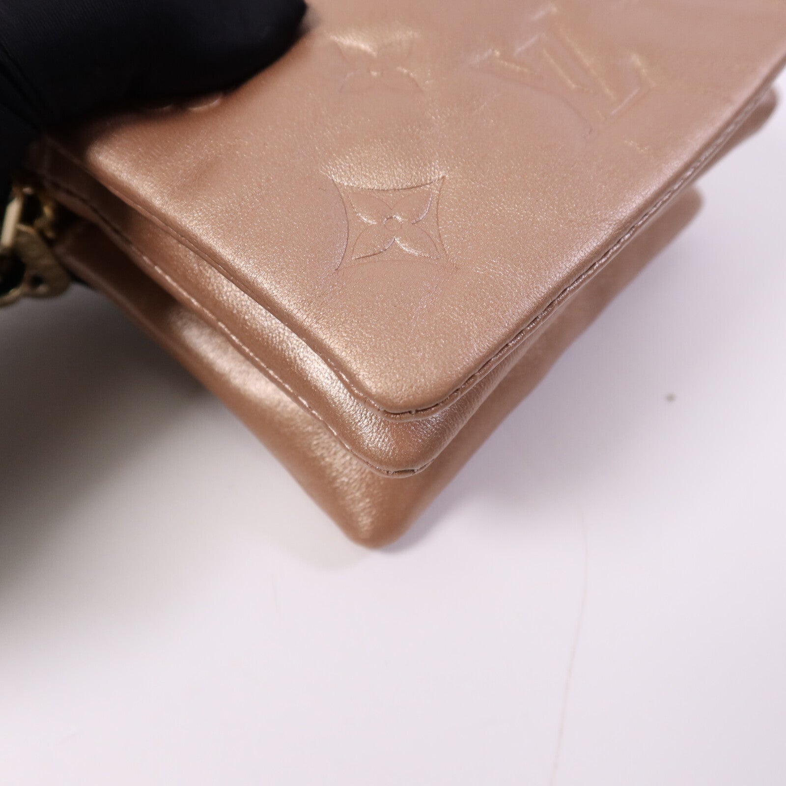 LOUIS VUITTON Monogram Embossed Coussin Belt Bag金扣鏈帶手挽肩背兩用袋