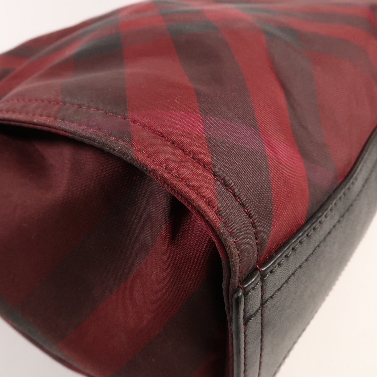 BURBERRY 尼龍Shoulder Bag銀扣肩背袋