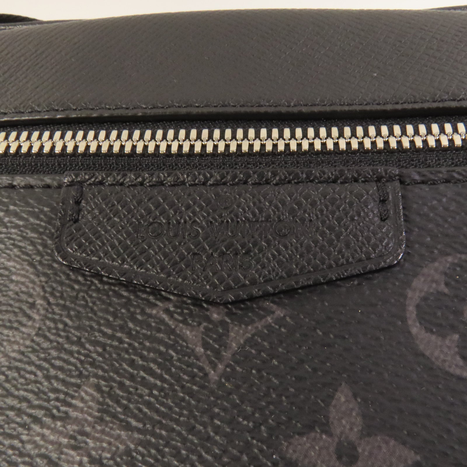 LOUIS VUITTON 【激減優惠】Monogram Eclipse Messenger PM Voyager銀扣肩背袋