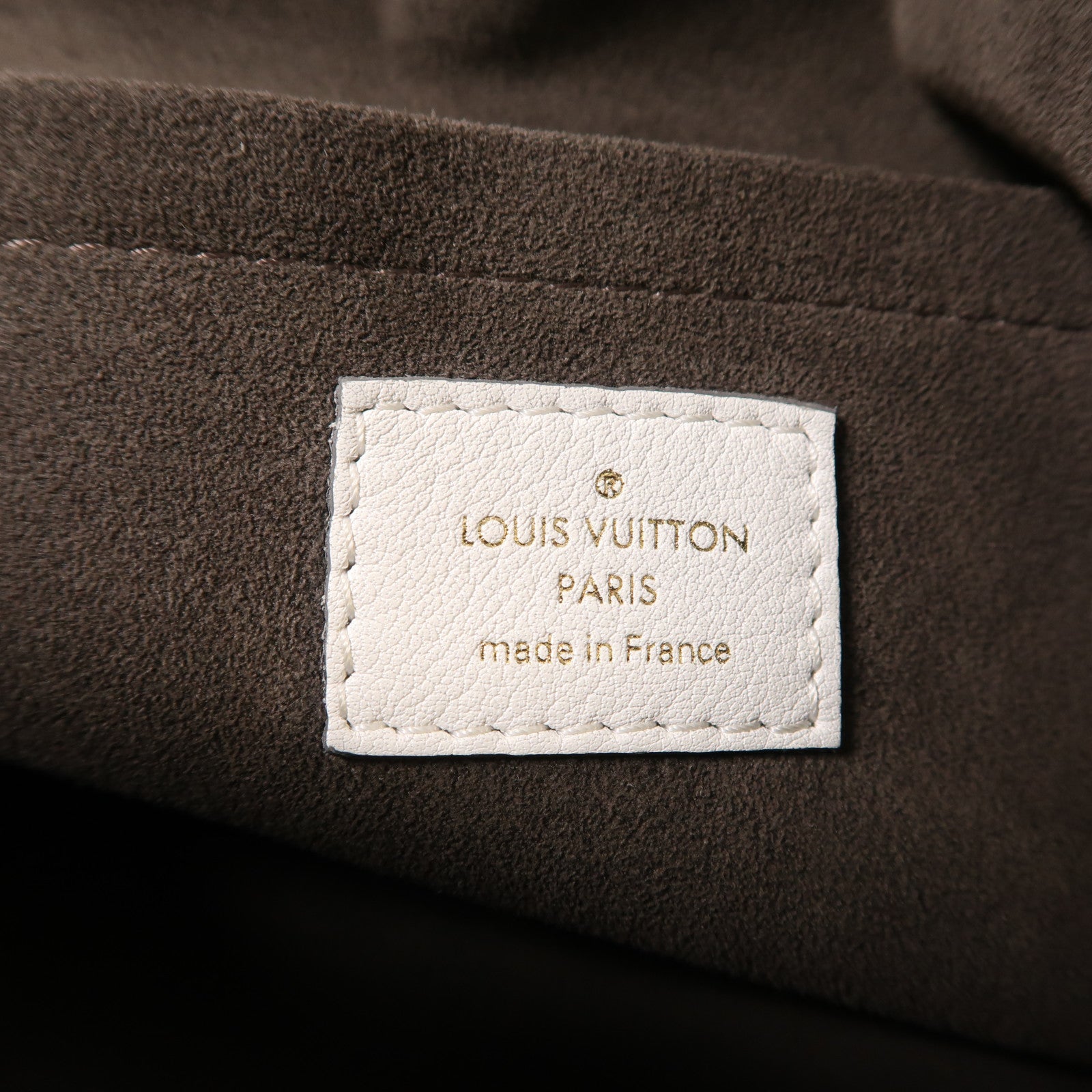 LOUIS VUITTON Mahina Mahina XS Shoulder Bag金扣肩背袋