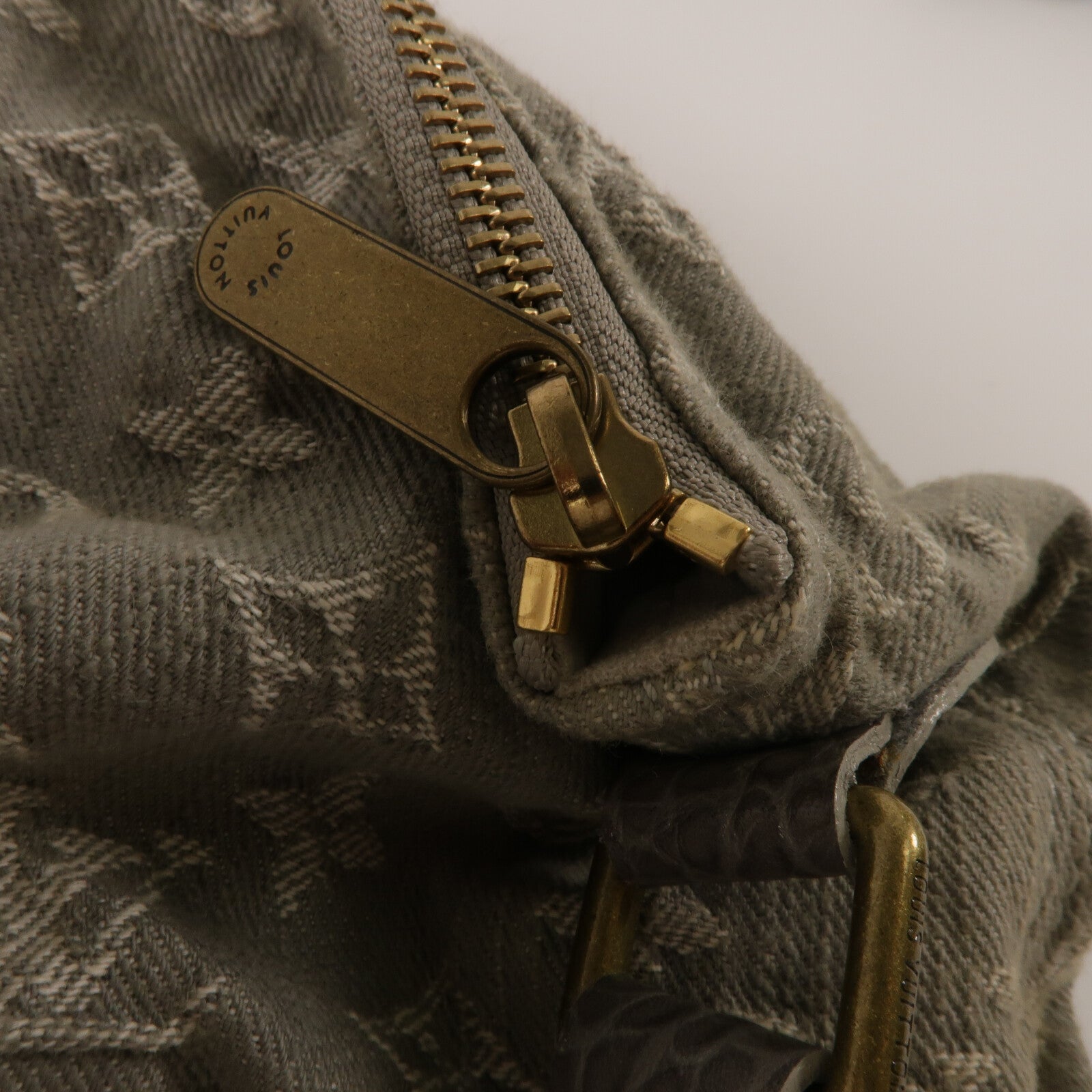 LOUIS VUITTON Mono-Denim Slightly肩背袋