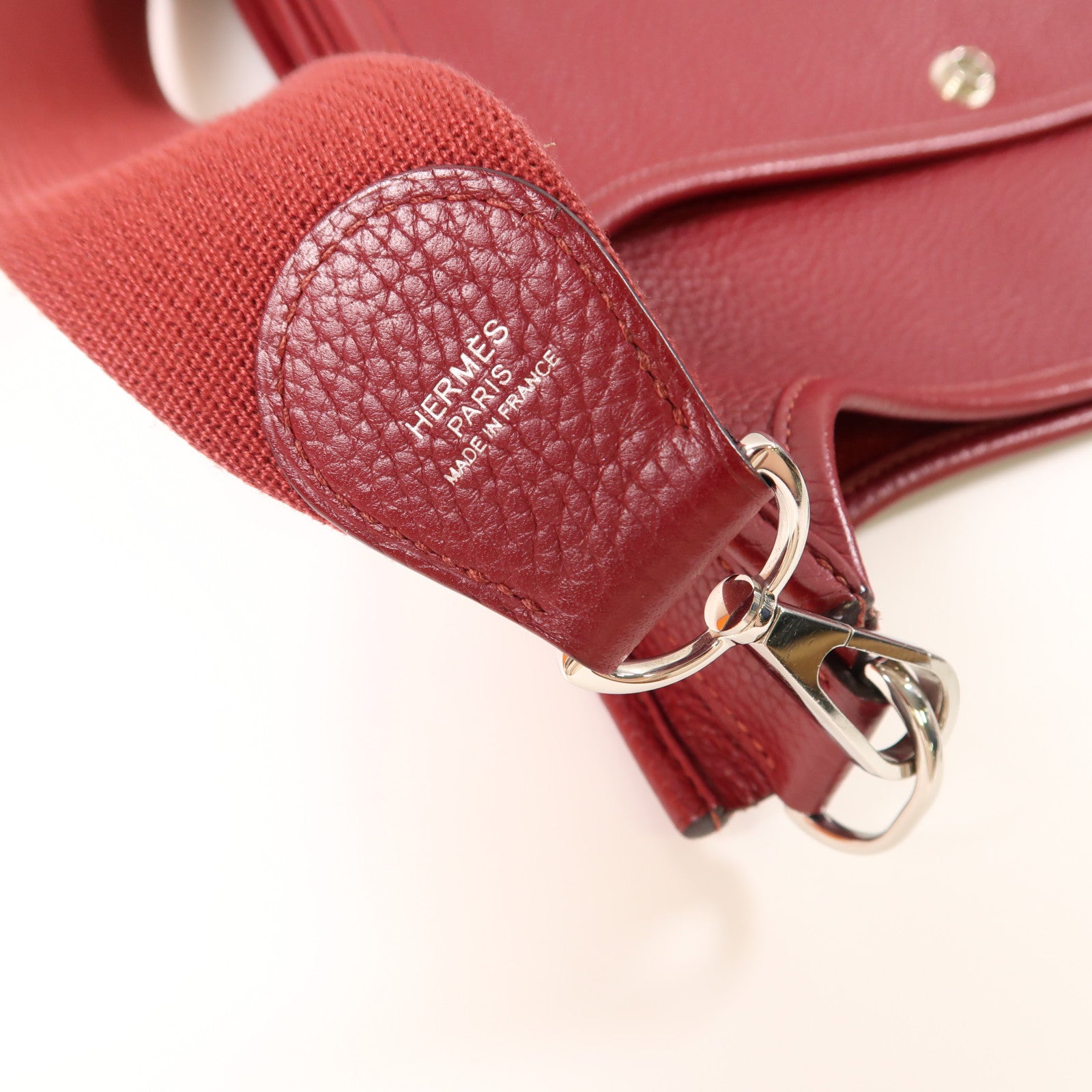 HERMES Clemence皮革Evelyne PM銀扣肩背袋Rubis