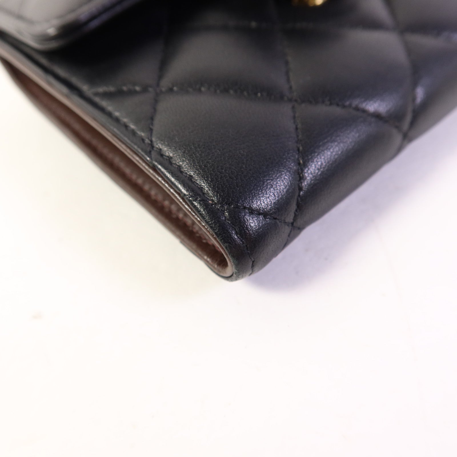 CHANEL 羊皮皮革Trifold Wallet金扣錢包