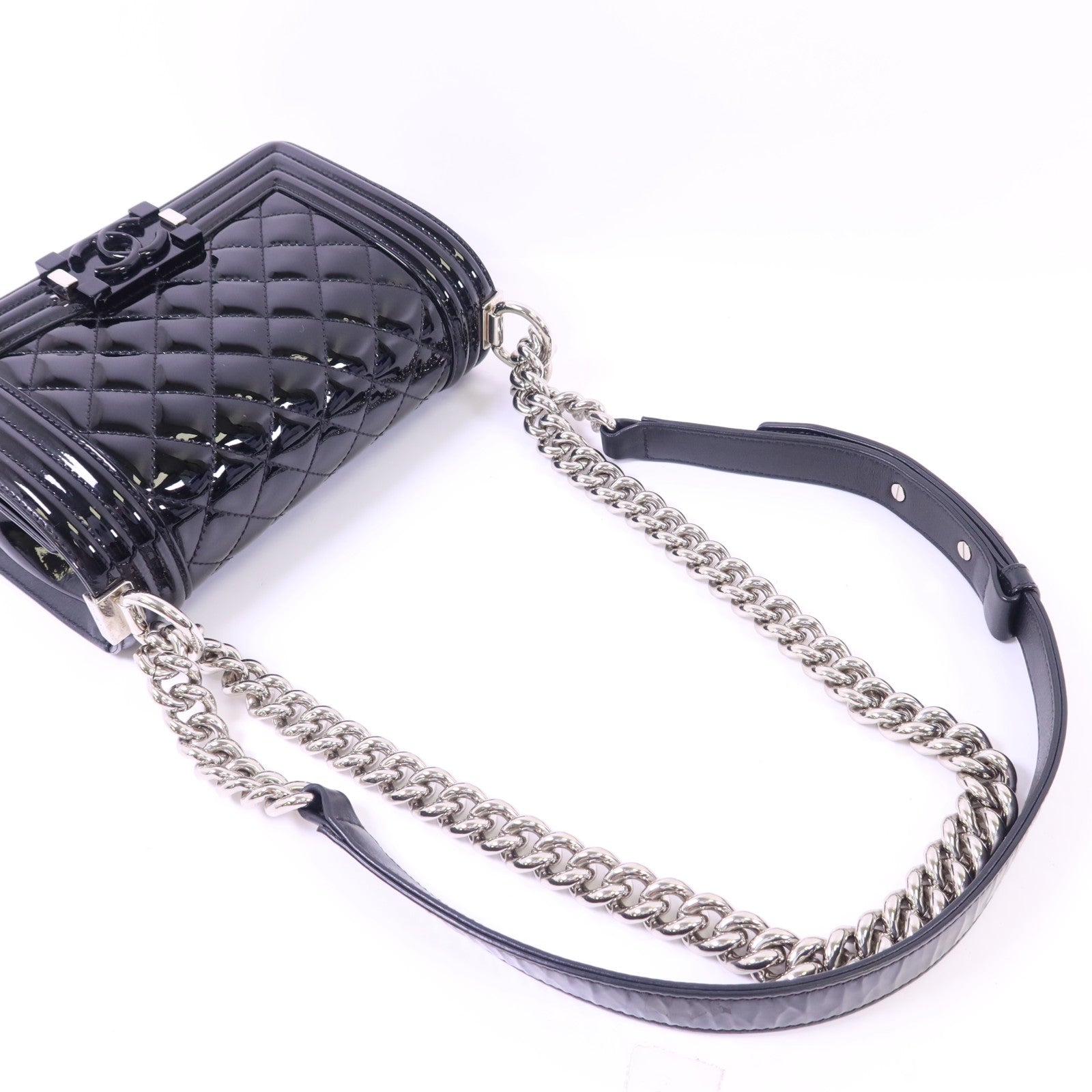 CHANEL 漆皮皮革Boy 20銀扣鏈帶肩背袋