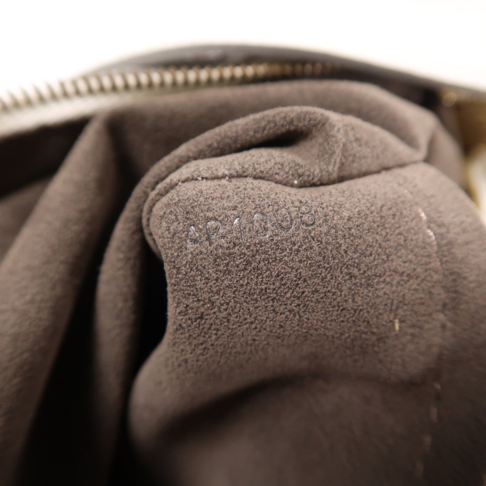 LOUIS VUITTON Mahina Mahina XS Shoulder Bag金扣肩背袋