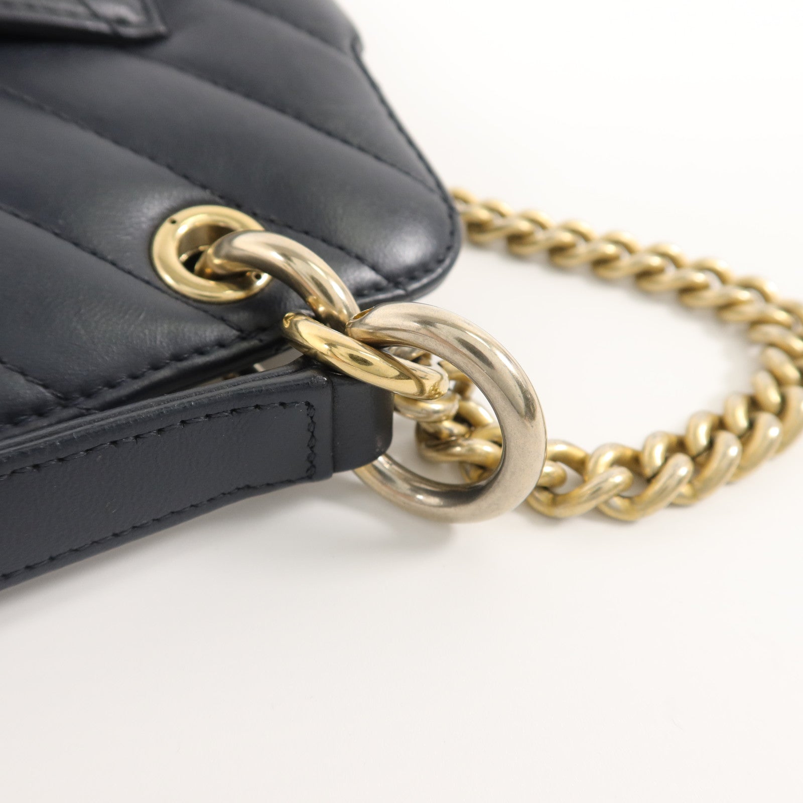 CHANEL 牛皮皮革Chevron V Stitch鏈帶手挽肩背兩用袋