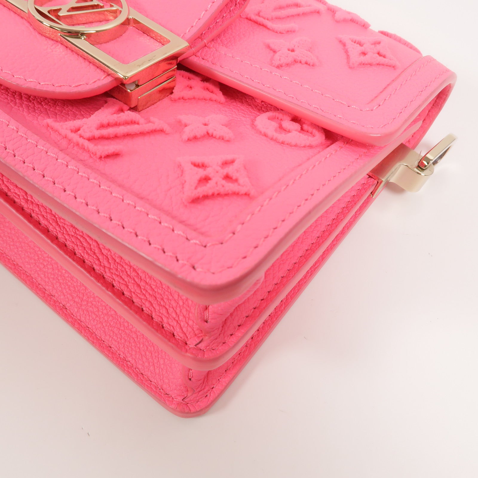 LOUIS VUITTON Monogram Tufted Mini Dauphine肩背袋
