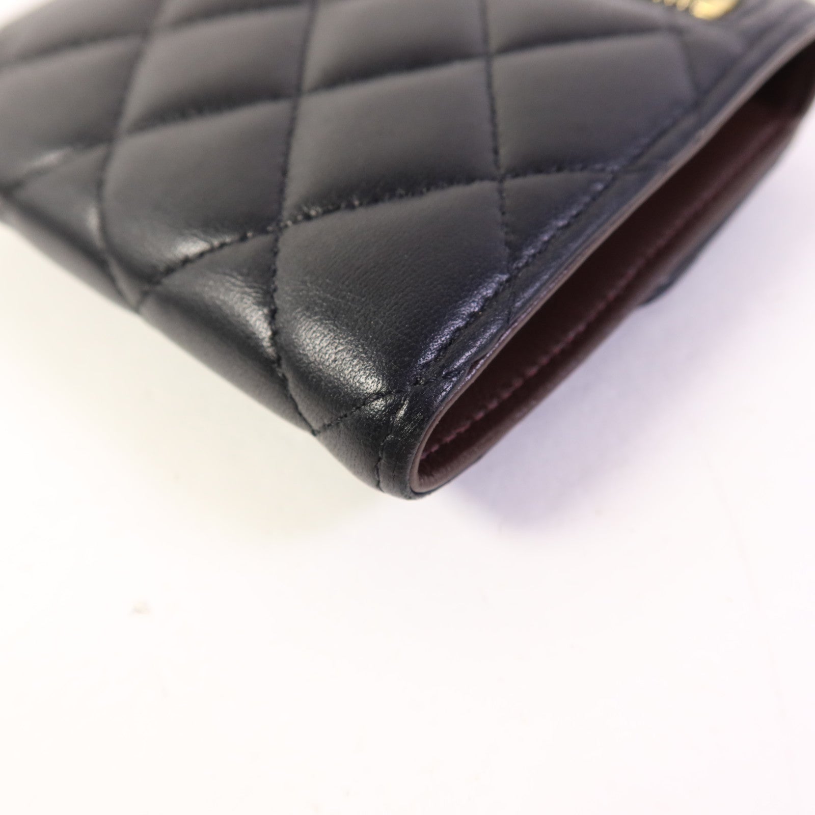 CHANEL 羊皮皮革Trifold Wallet金扣錢包