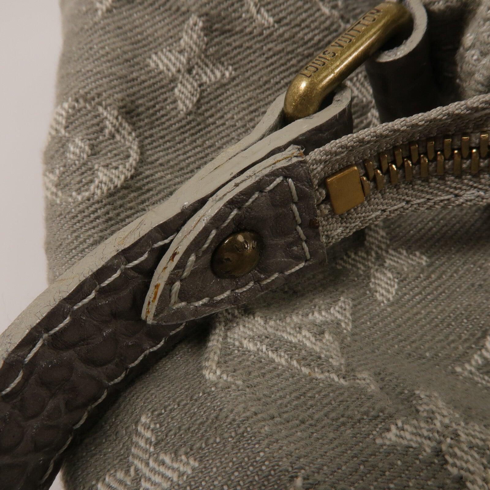 LOUIS VUITTON Mono-Denim Slightly肩背袋