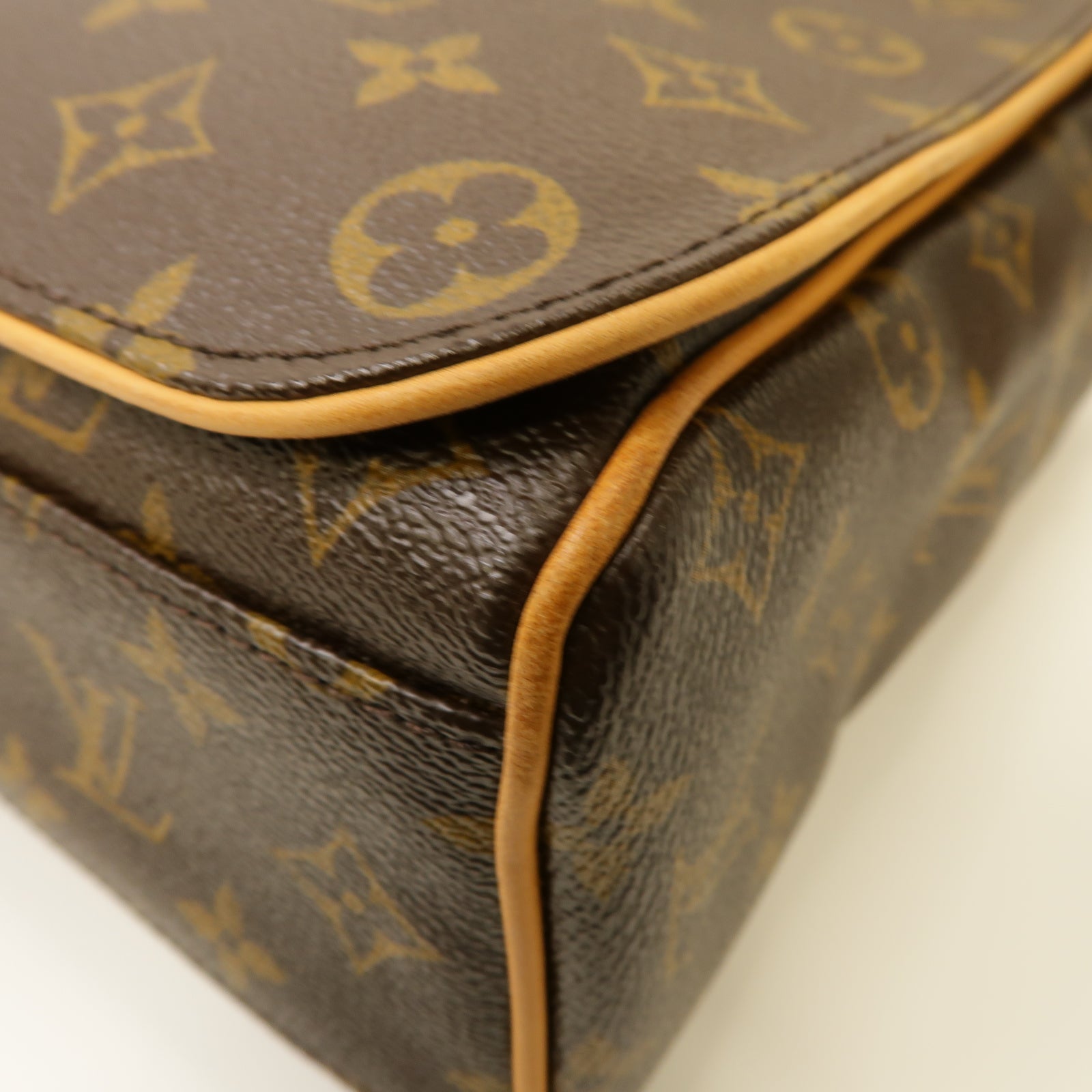 LOUIS VUITTON Monogram Valmy MM Shoulder Bag金扣肩背袋