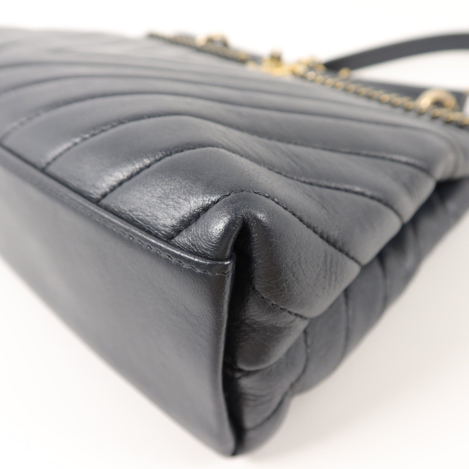CHANEL 牛皮皮革Chevron V Stitch鏈帶手挽肩背兩用袋