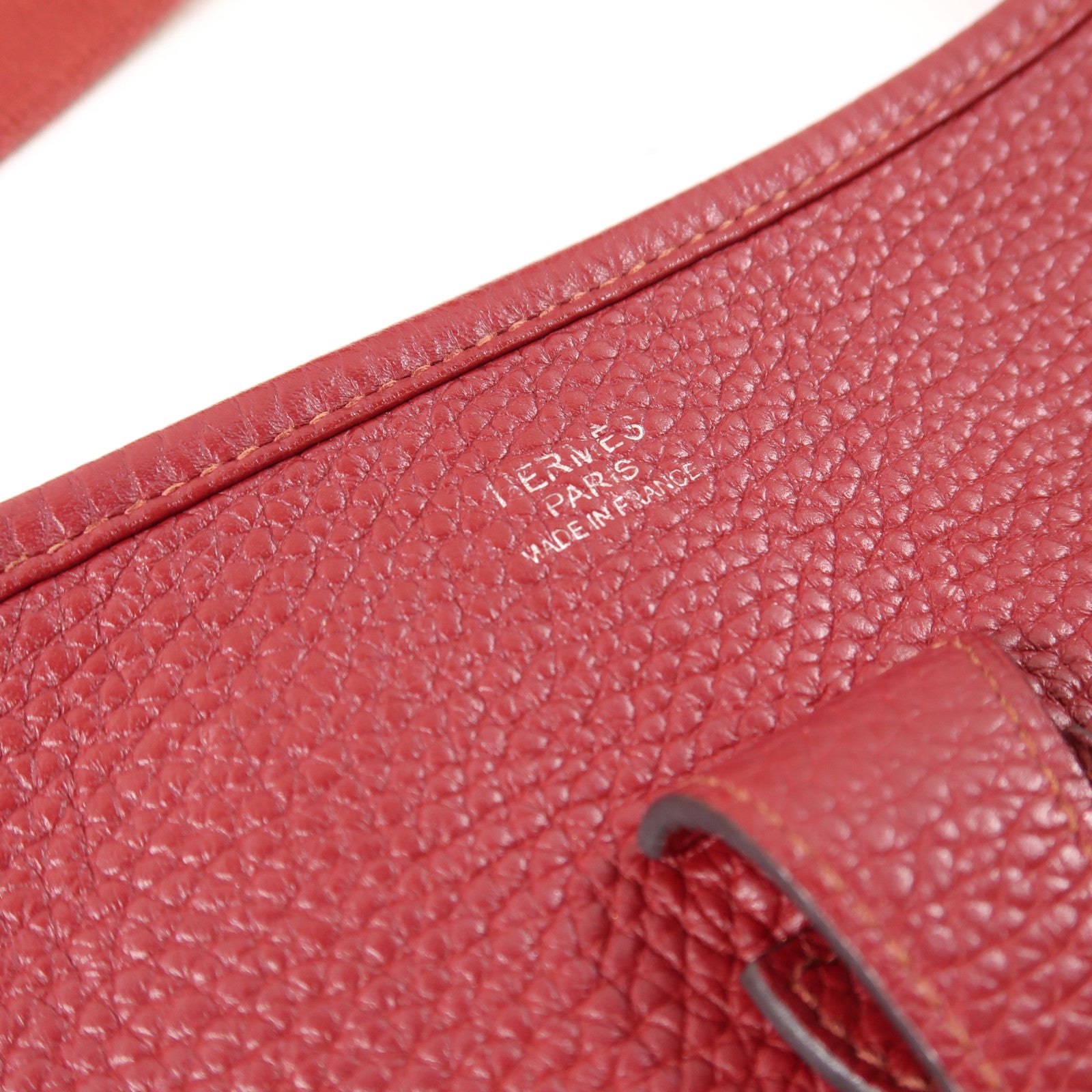 HERMES Clemence皮革Evelyne PM銀扣肩背袋Rubis