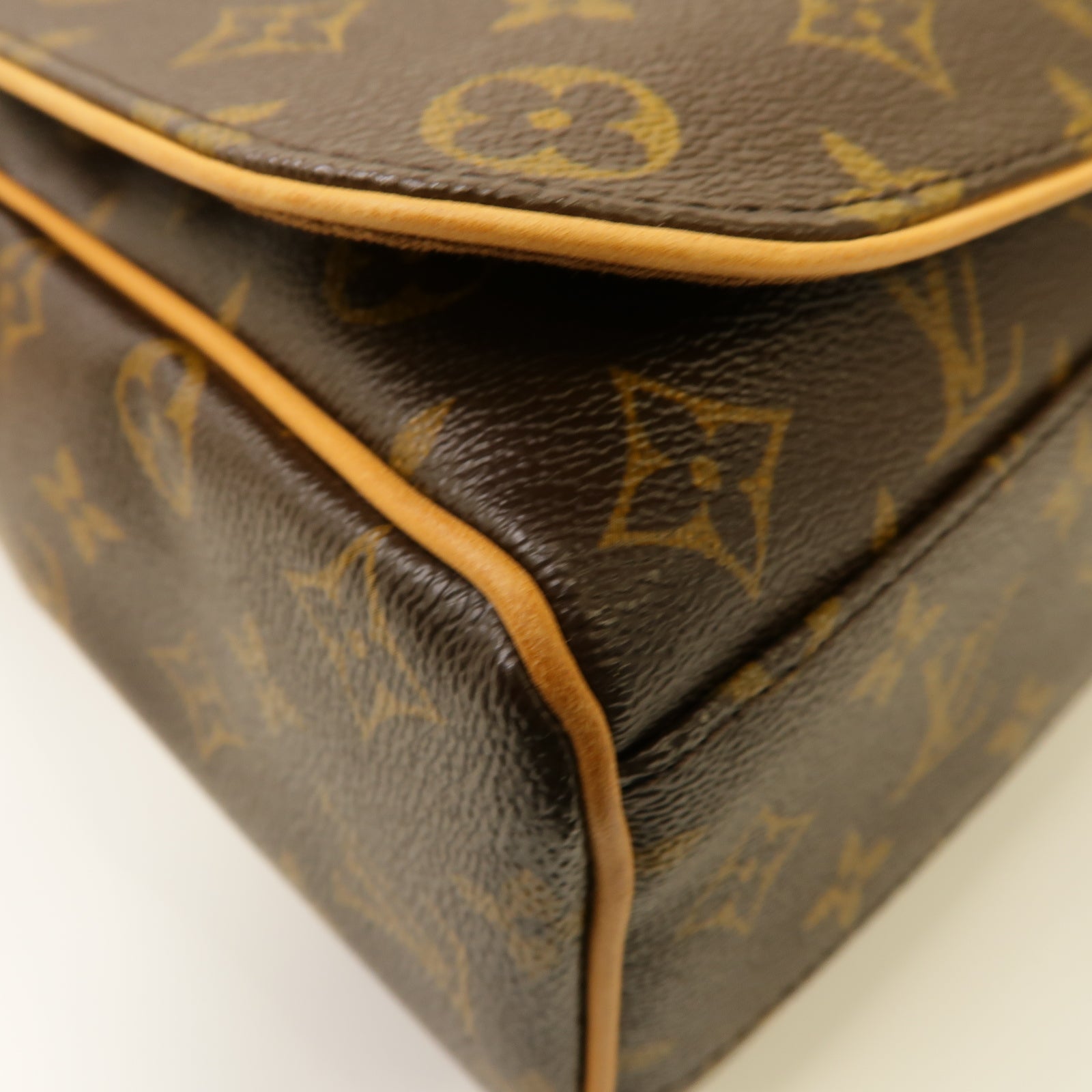 LOUIS VUITTON Monogram Valmy MM Shoulder Bag金扣肩背袋