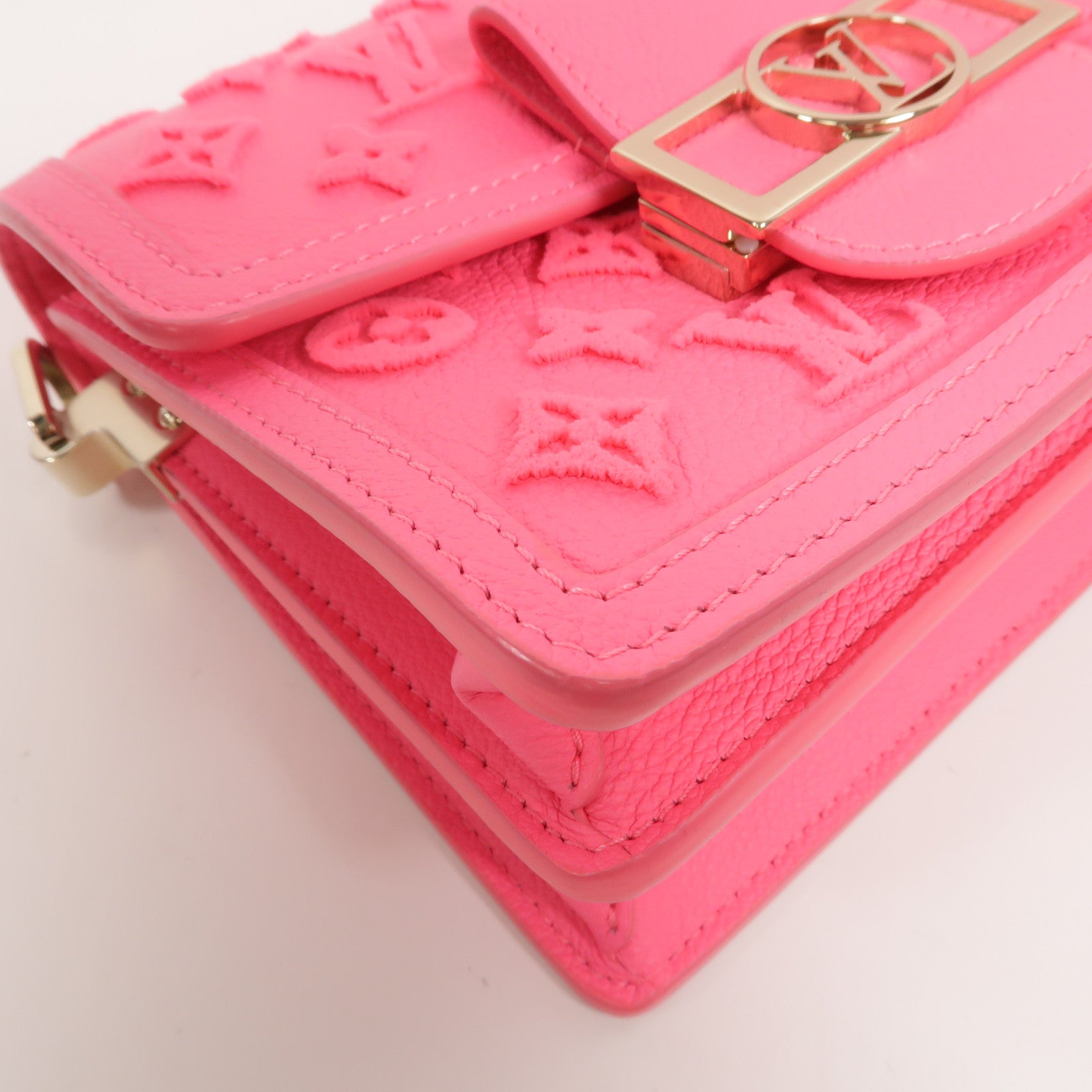 LOUIS VUITTON Monogram Tufted Mini Dauphine肩背袋