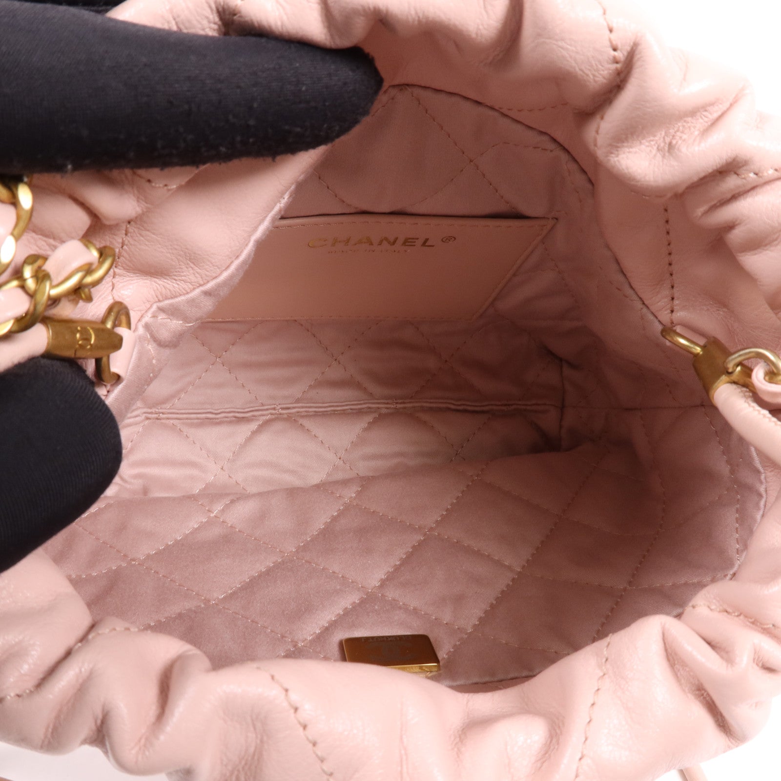 CHANEL 牛皮皮革Chanel 22 Mini金扣鏈帶肩背袋