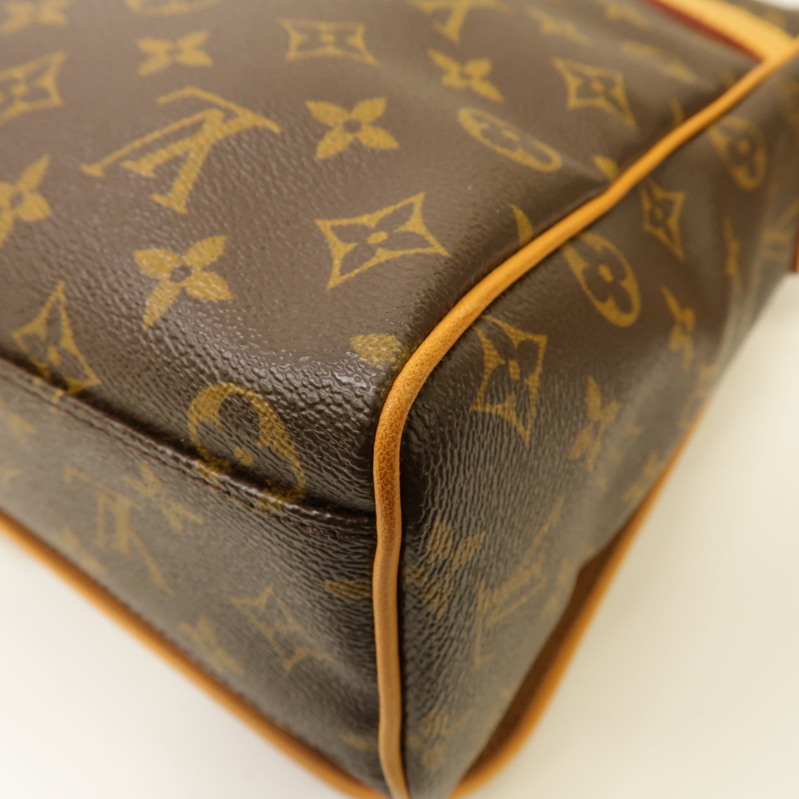 LOUIS VUITTON Monogram Valmy MM Shoulder Bag金扣肩背袋