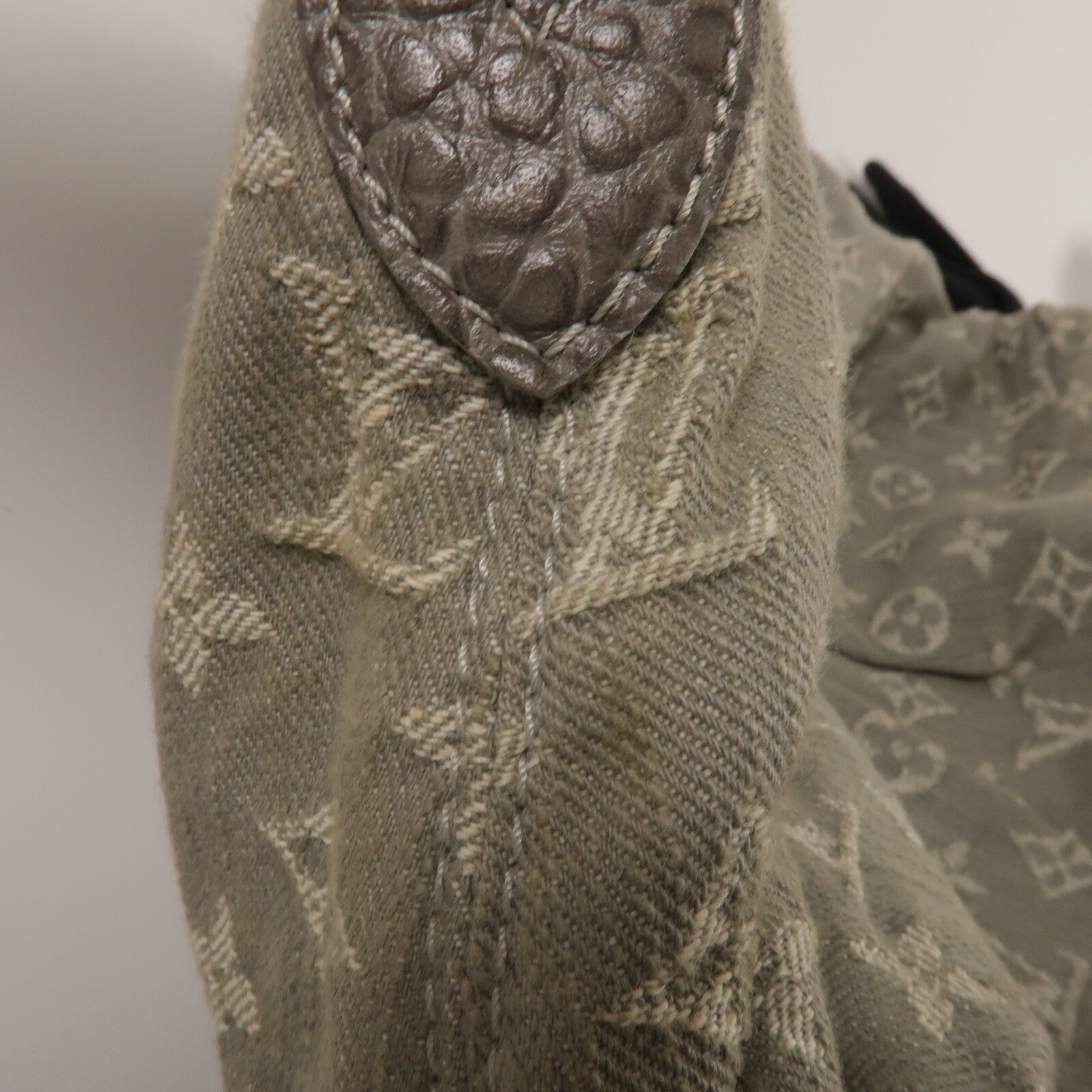 LOUIS VUITTON Mono-Denim Slightly肩背袋