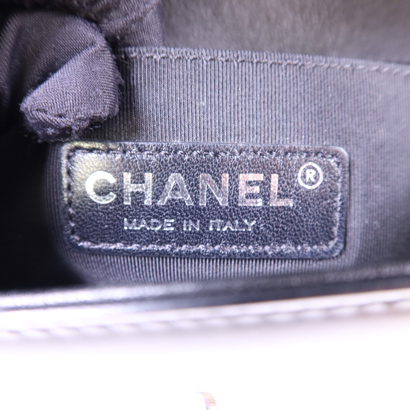 CHANEL 漆皮皮革Boy 20銀扣鏈帶肩背袋