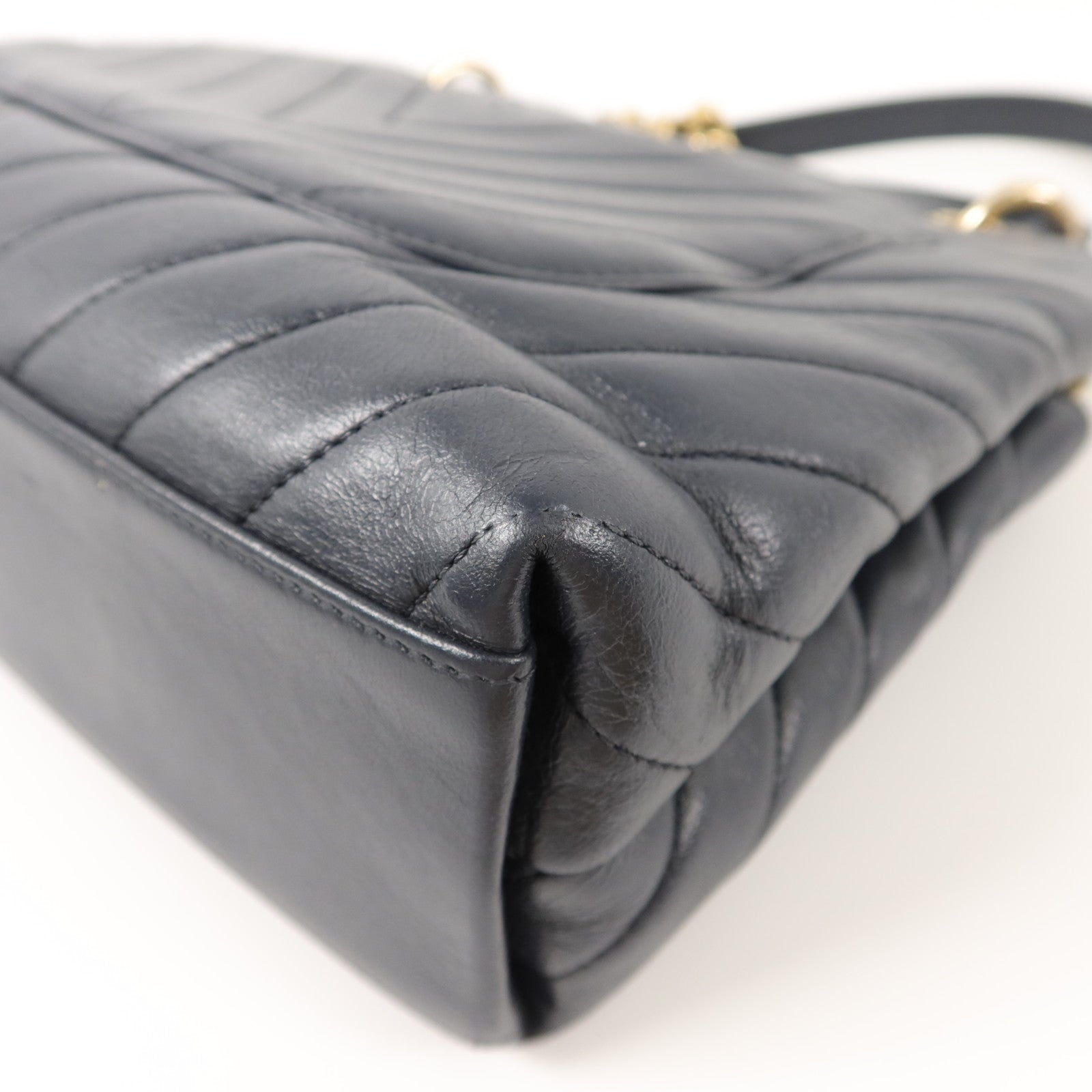 CHANEL 牛皮皮革Chevron V Stitch鏈帶手挽肩背兩用袋